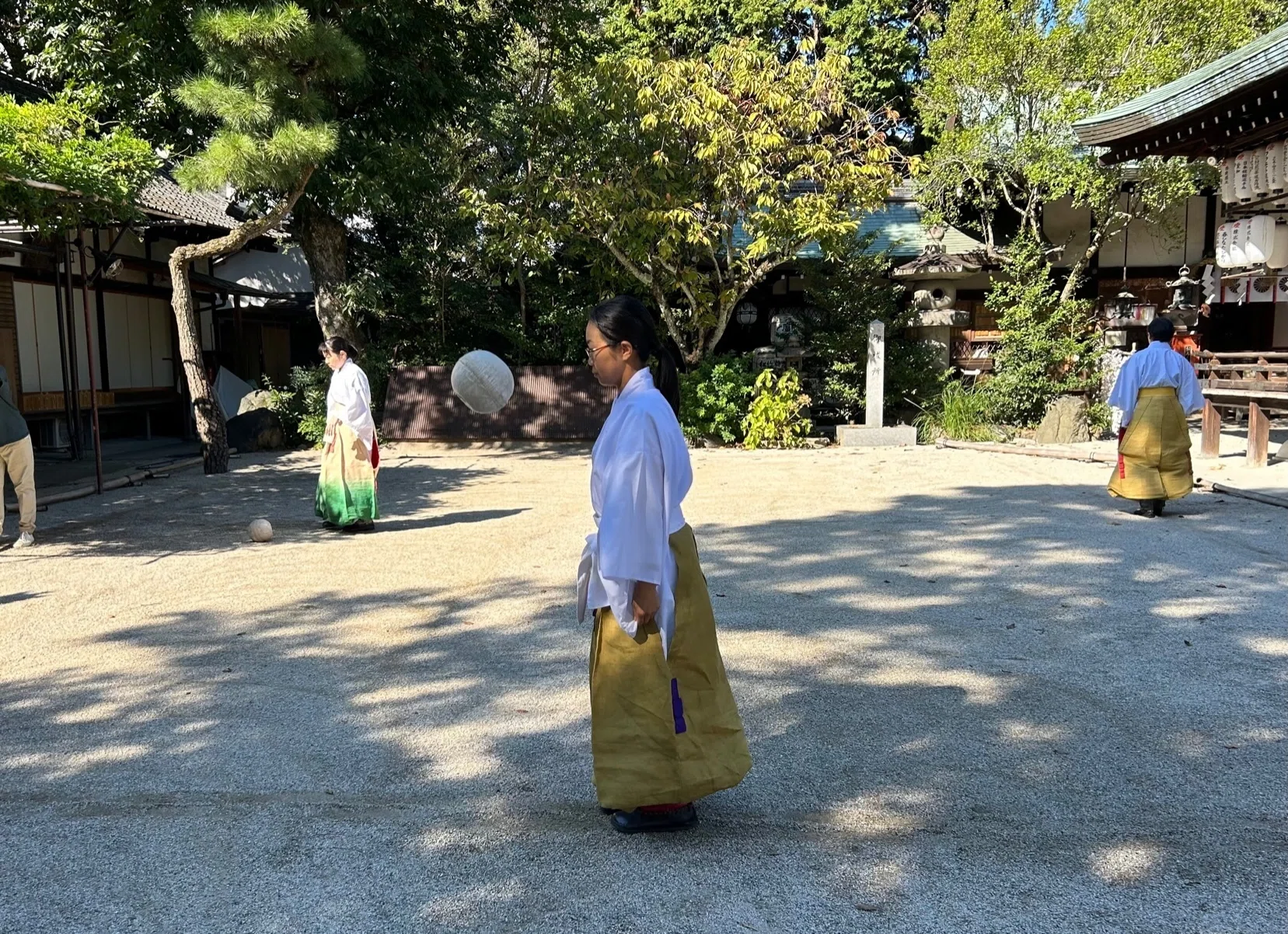 平安時代の貴族社会で流行した「蹴鞠」 正月の下鴨神社の「蹴鞠はじめ