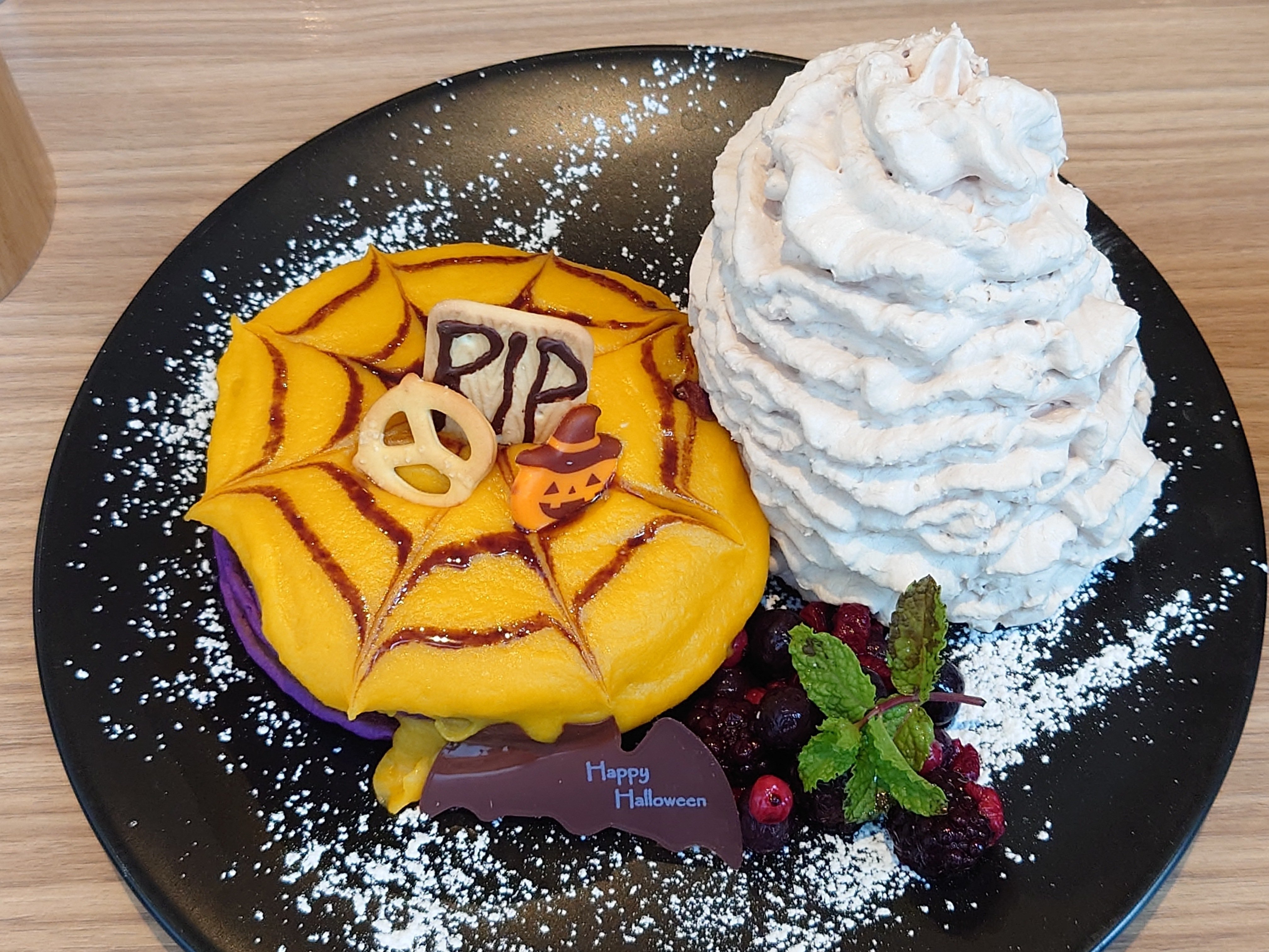 【タイムセール】ハロウィンパンケーキ☆仲良しフライパン エッグスンシングスからハロウィン限定“紫パンケーキ”パンプキン