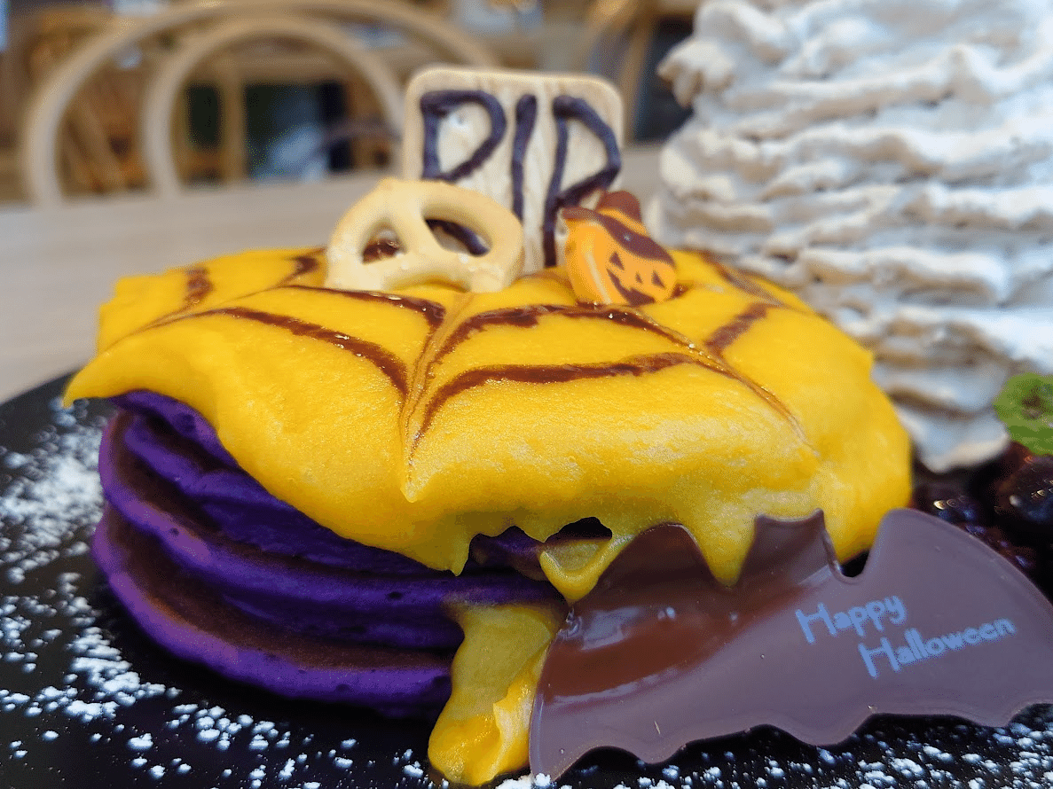 パンケーキ　ディズ30 スヌ50 インク120 エッグスンシングス】ハロウィンブラッディパンケーキ～2024年