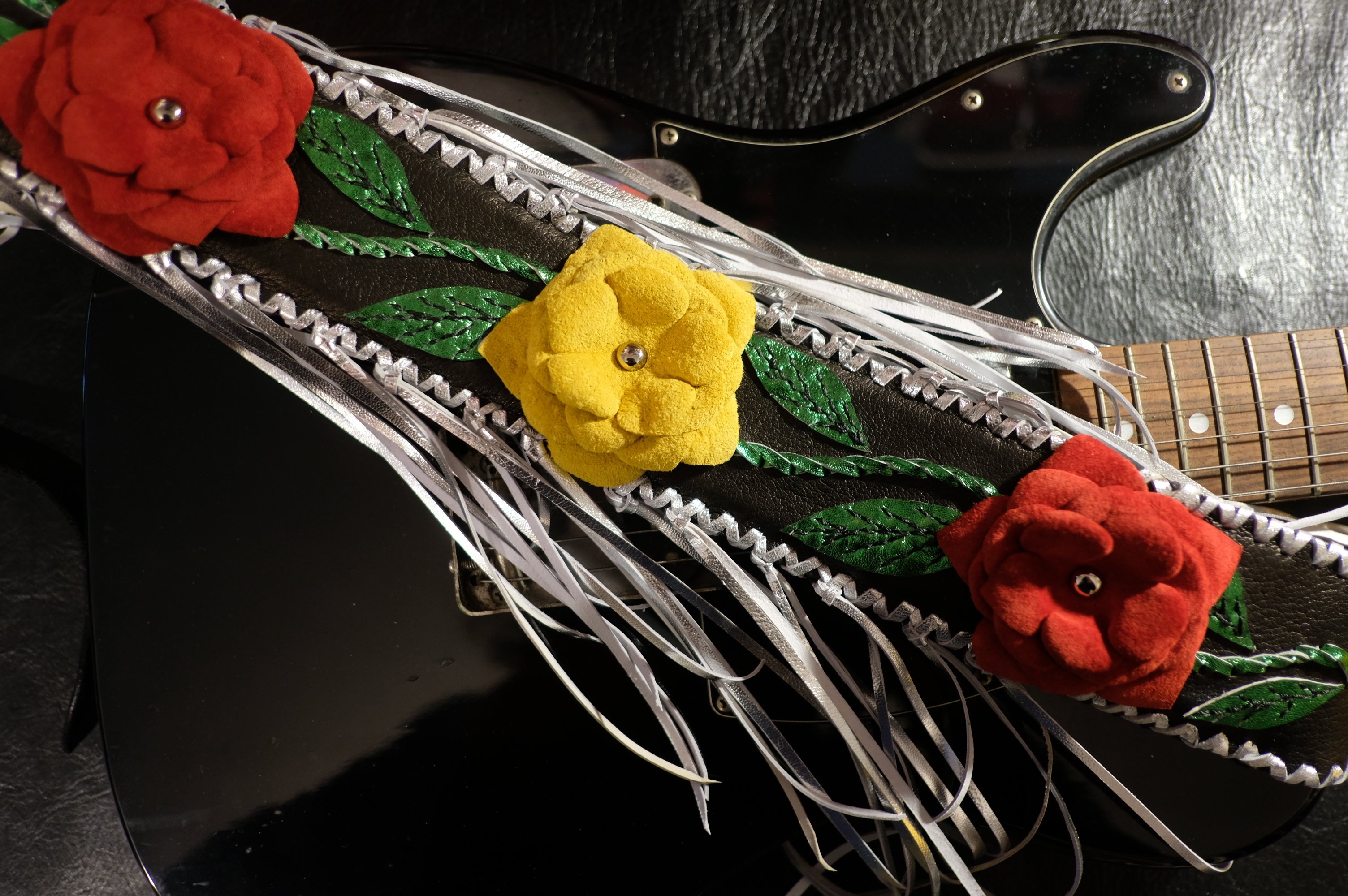 左利き専用!ギターストラップ Floral Thunder（フローラル・サンダー