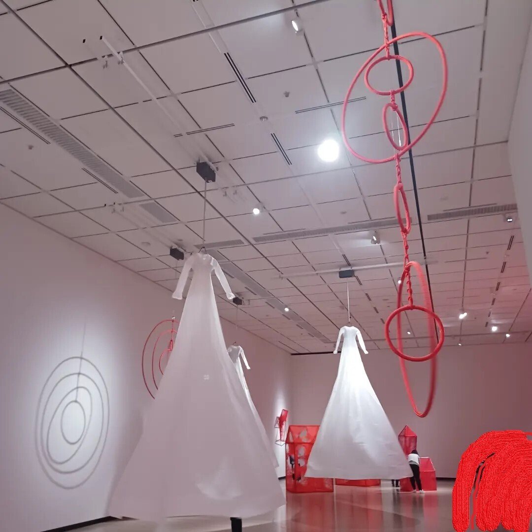 塩田千春「つながる私(I, アイ）」展｜碧緑（あおみどり）