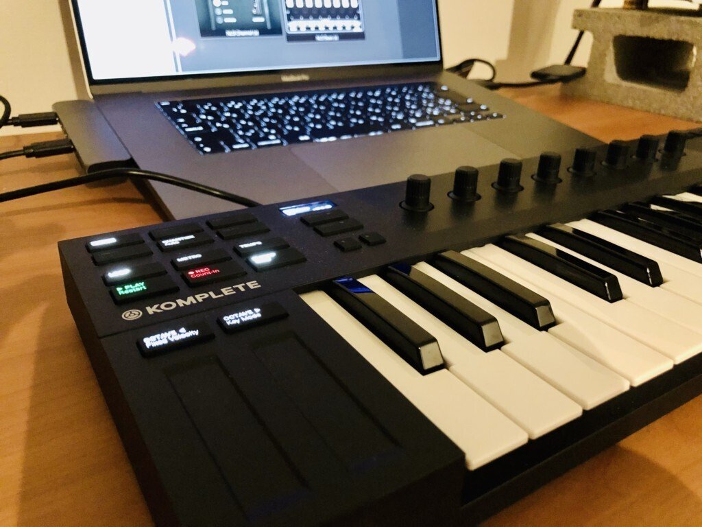五感を刺激する最強ミニ鍵盤！Komplete Kontrol M32 徹底