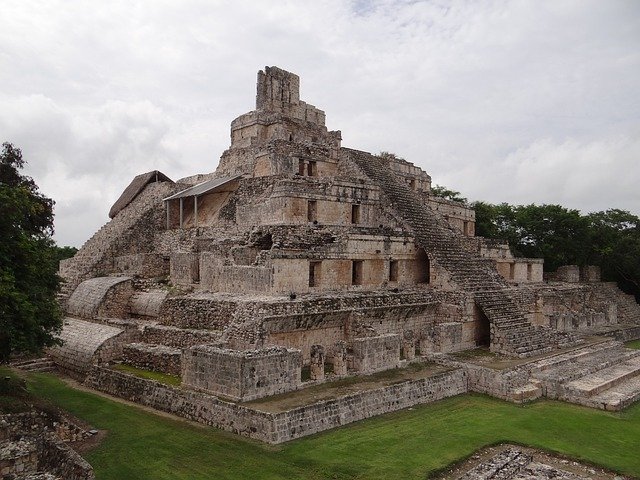 EXPEDITION TEMPLES OF THE MAYA マヤ神殿