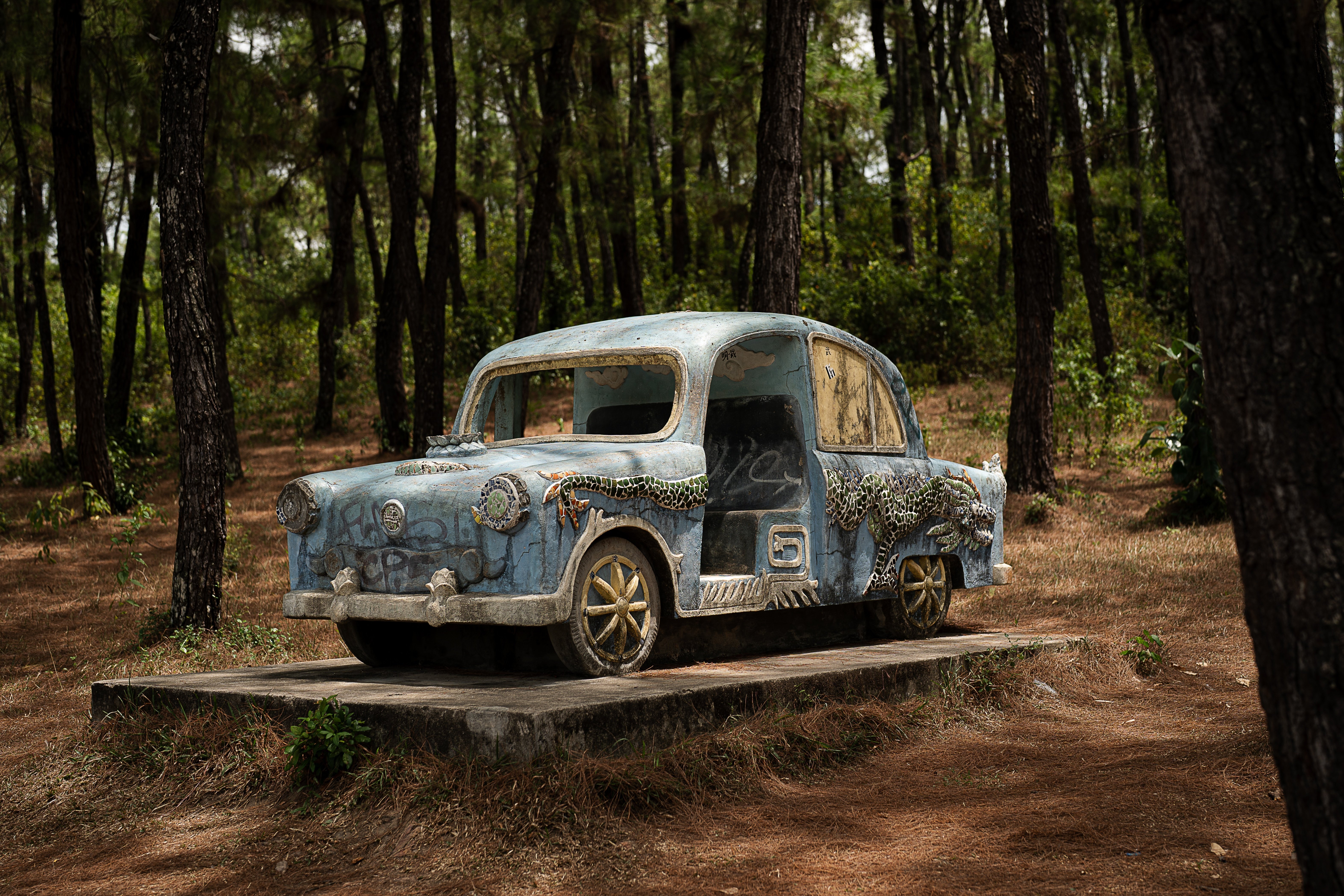写真】水上の巨大廃墟(ベトナム フエ)｜ばちばちコリコリ軟骨から上げ
