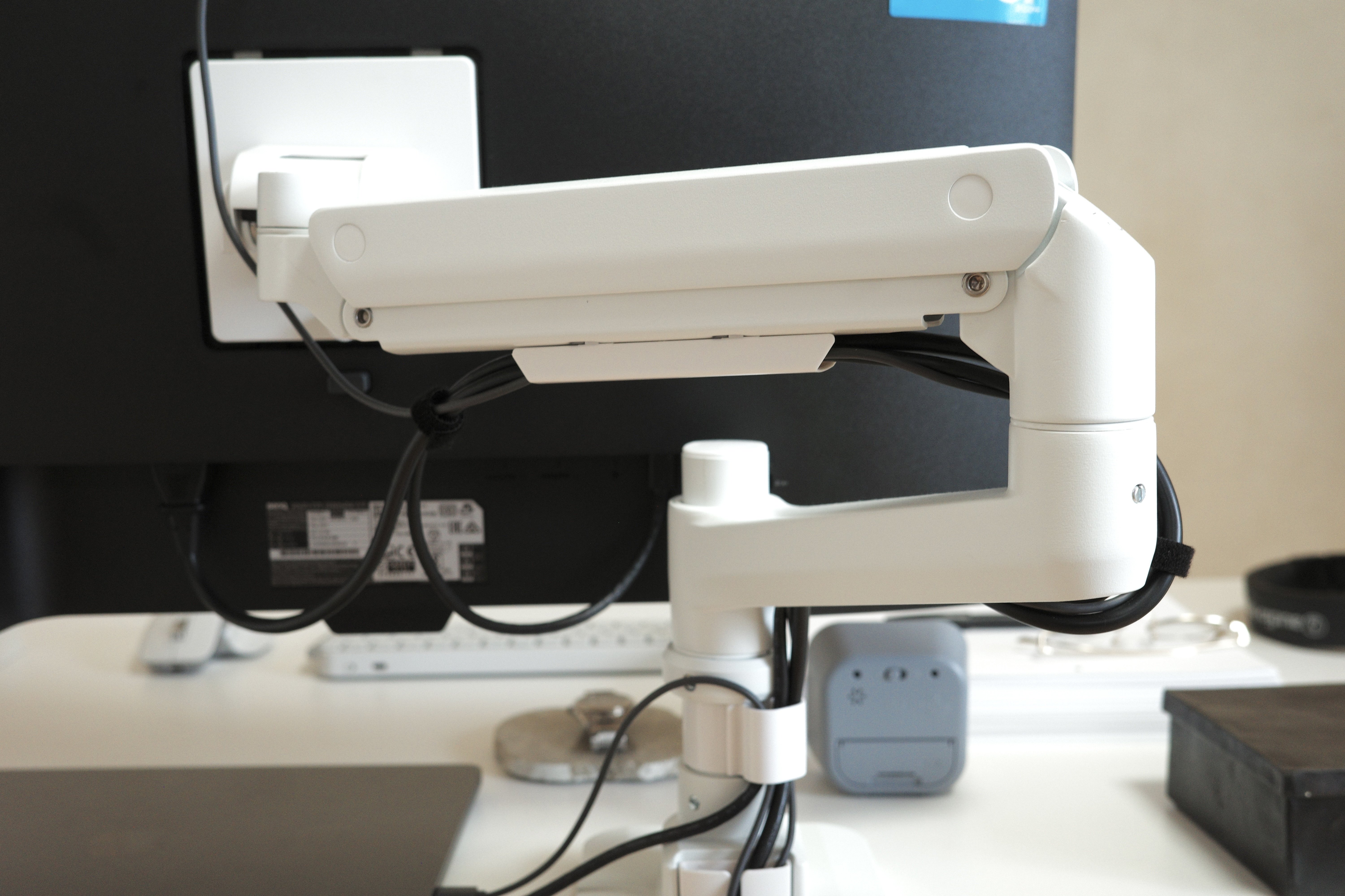 快適ワーク LS112 モニターアーム ホワイト 快適ワークのモニターアーム LS112のご購入はこちら|快適ワークドットコム