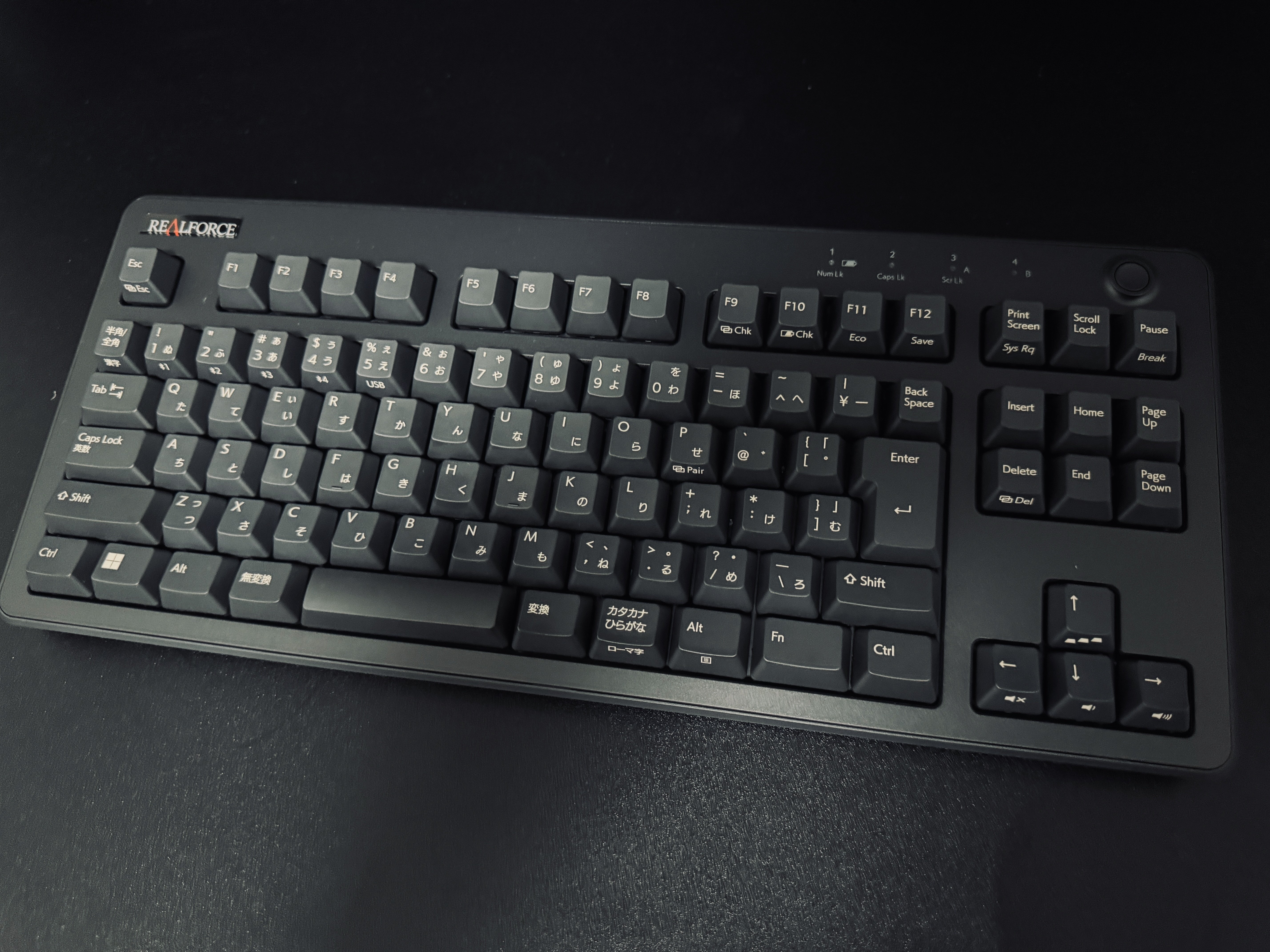 容姿端麗才色兼備。ITエンジニアのキーボードとマウス｜ヨーケ