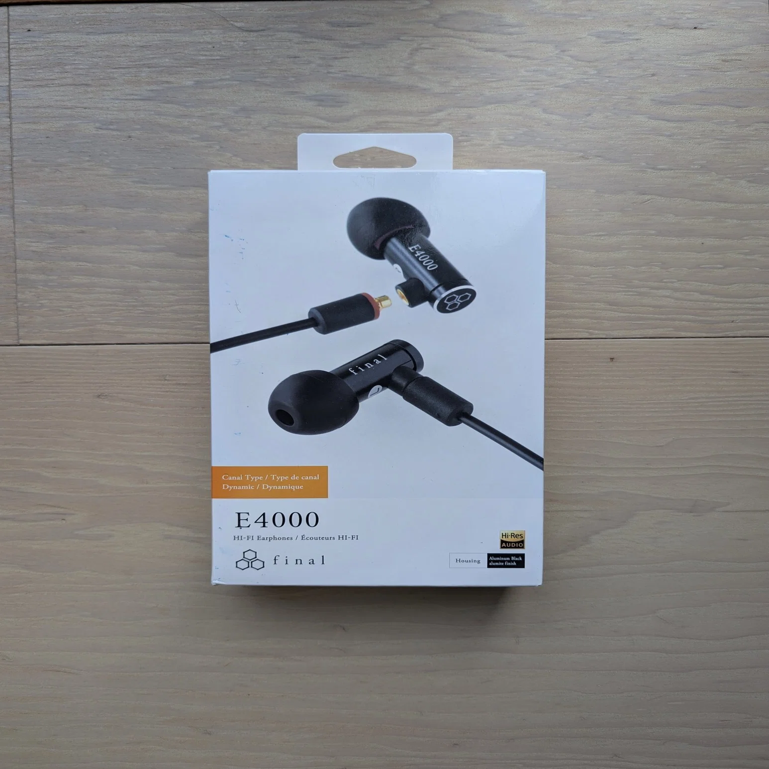 日本製の安定感。全てをこなせる小型有線イヤホン、Final E4000 
