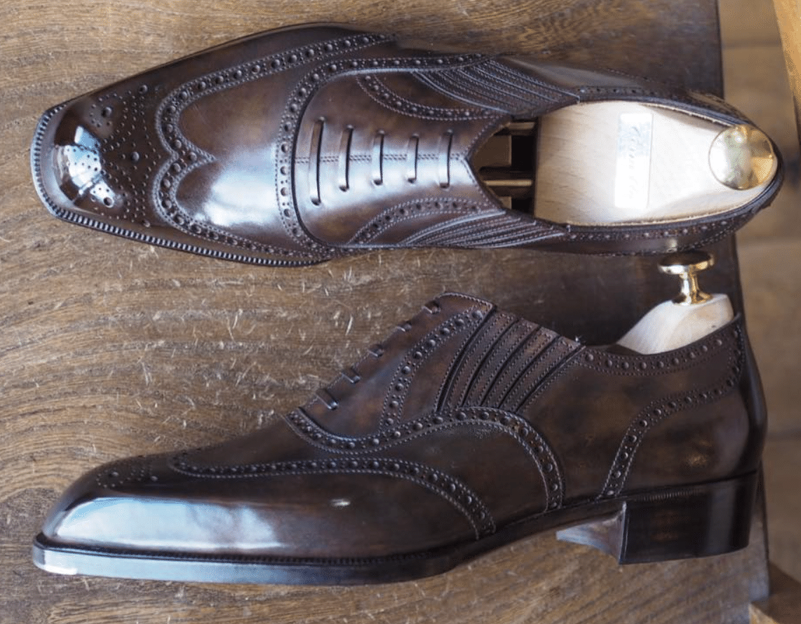 片足わずか1秒で脱ぎ履きできる革靴『エラスティックシューズ