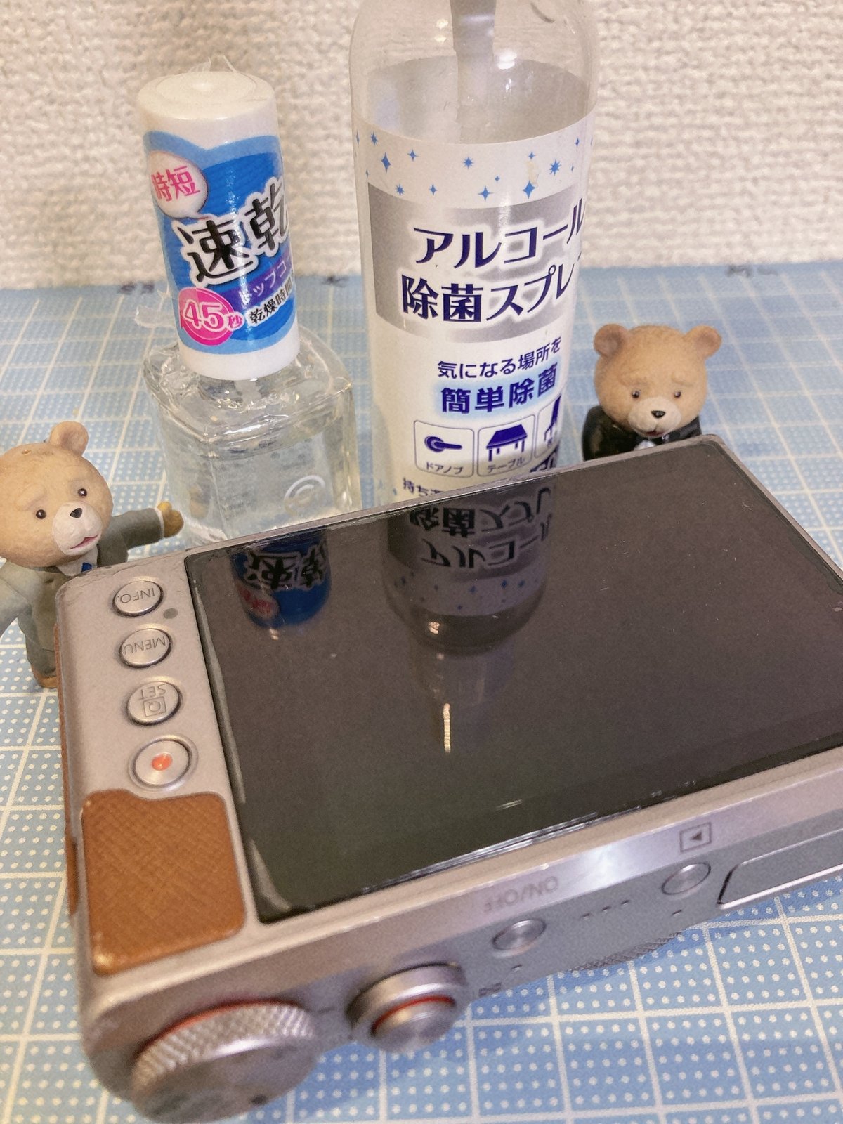 カメラのモニター画面の保護フィルムが剥がれない荒業を開発した カメラのモニター画面の保護フィルムが剥がれない荒業を開発した