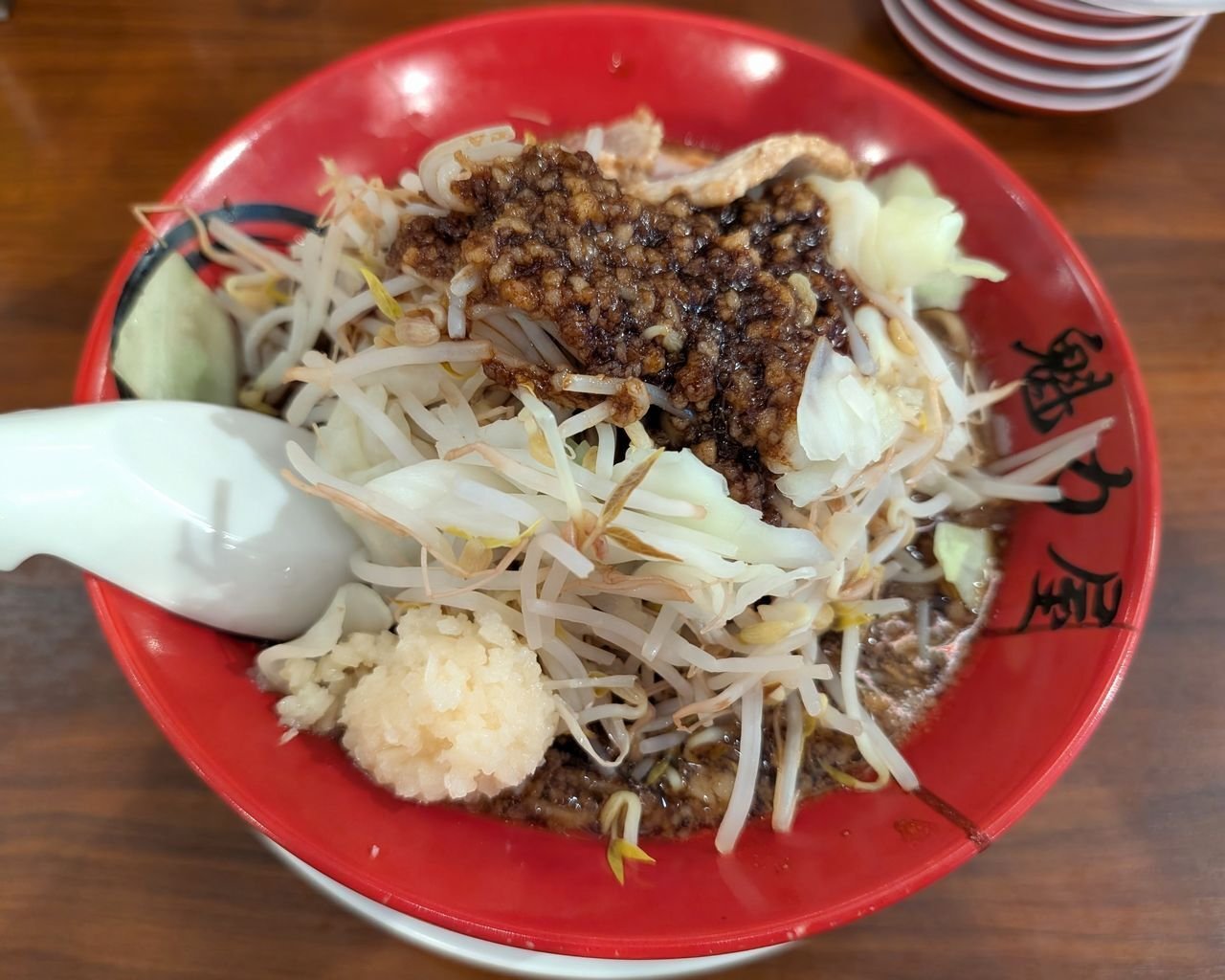 ラーメン魁力屋】期間限定「にんにく背油漆黒醤油らーめん ラーメン魁力屋】期間限定「にんにく背油漆黒醤油らーめん
