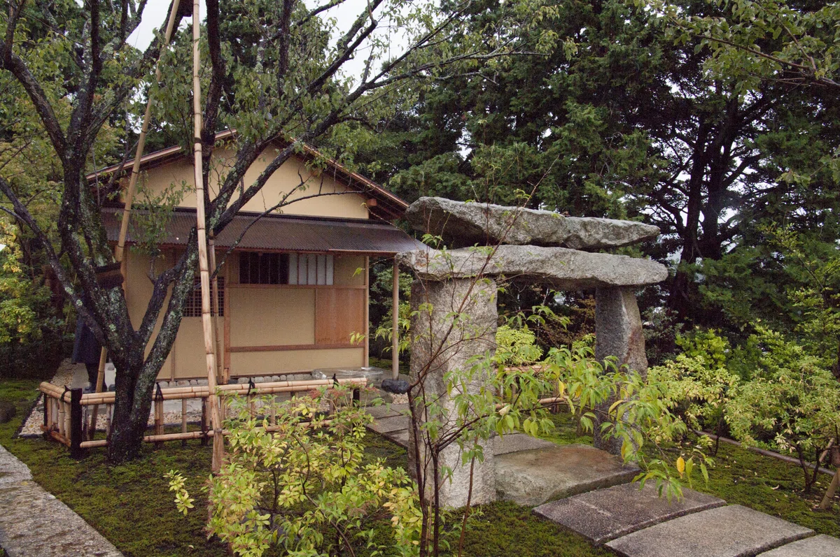 「待庵」を写した 杉本博司の茶室「雨聴天」|2013年の様子|a.n