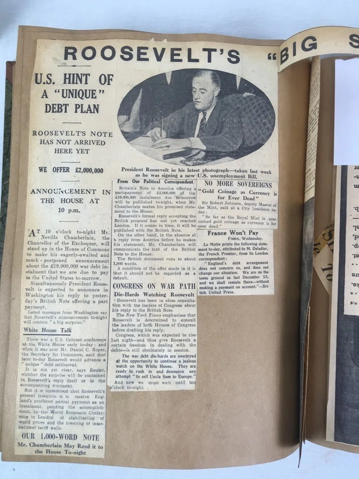 1933年世界経済会議に関連する新聞記事を体系的にまとめたスクラップ