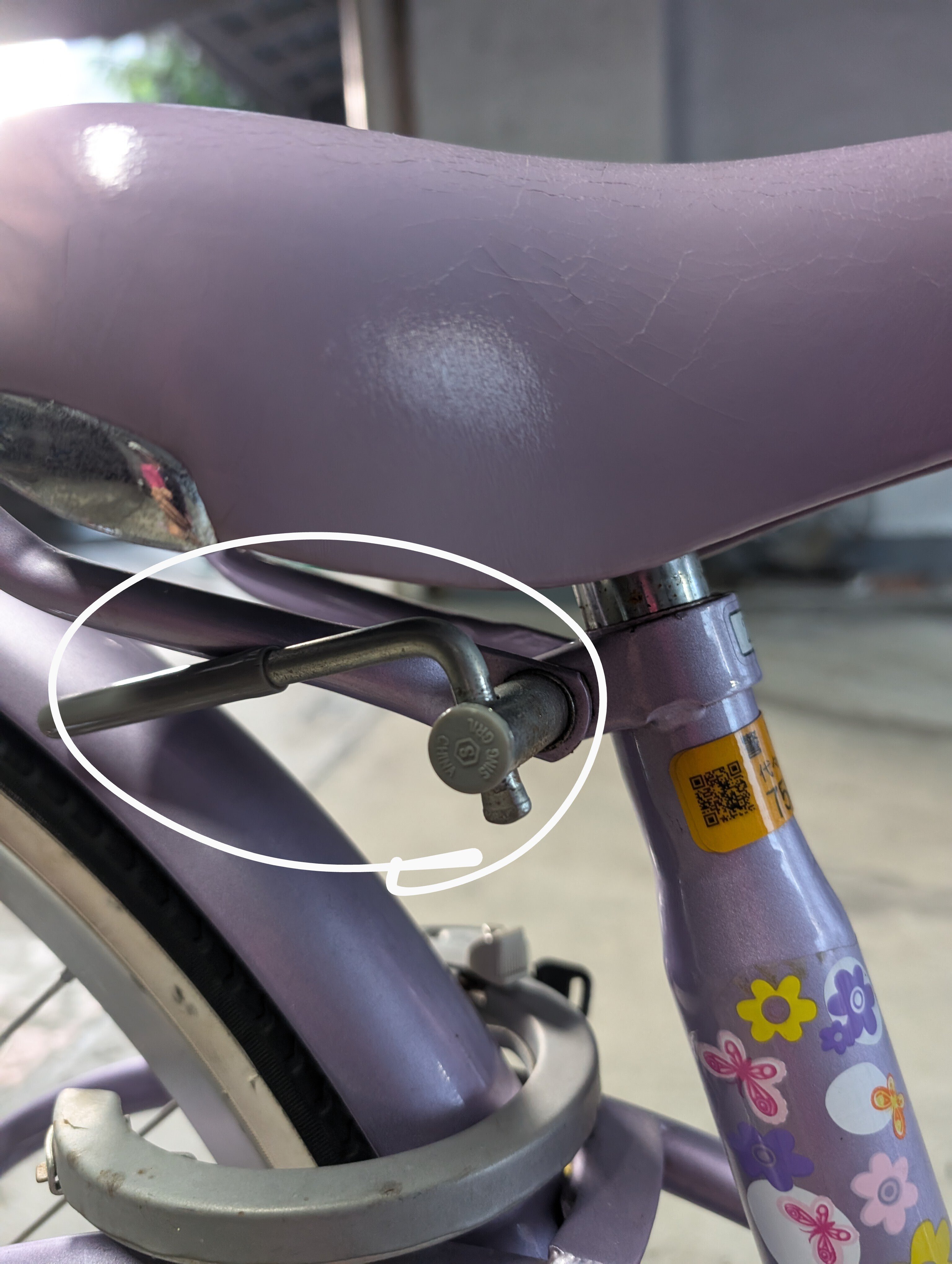 ジュニア自転車(サドルを変えれば大人の方も！) 小学生ですが、サドル交換で高さ調整し、大人用自転車にしました