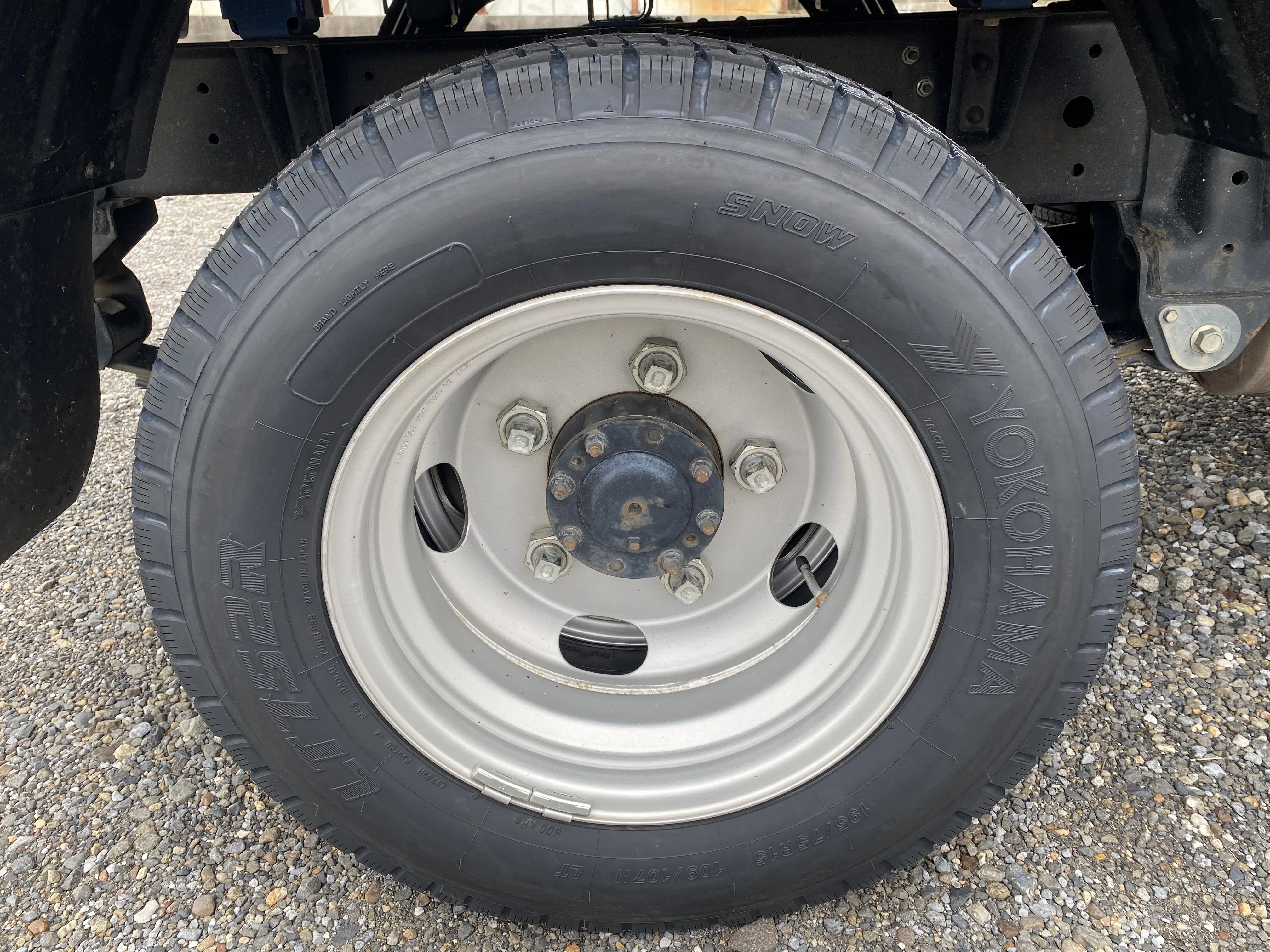 パーツレビュー】YOKOHAMA LT752R 195/75R15｜ハコ点のランマ