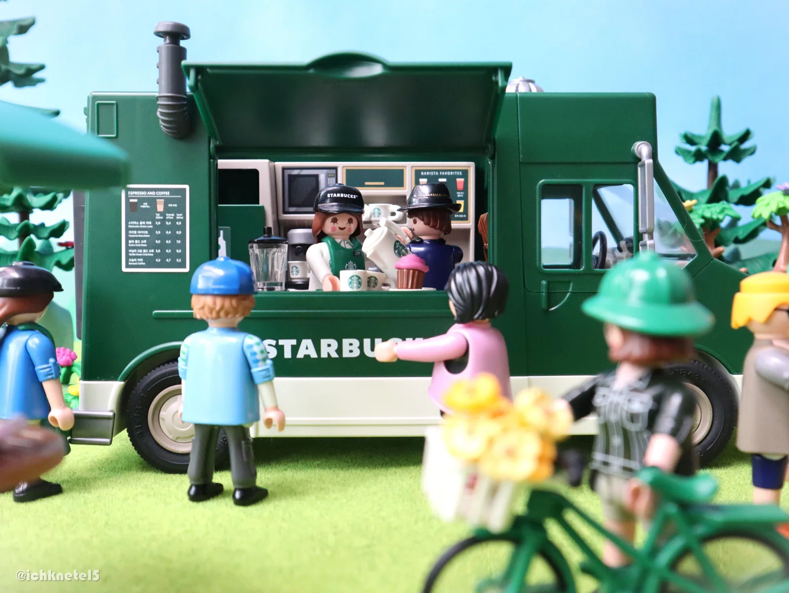 スタバのコーヒートラックがやってきた☕｜こねてる×playmobil