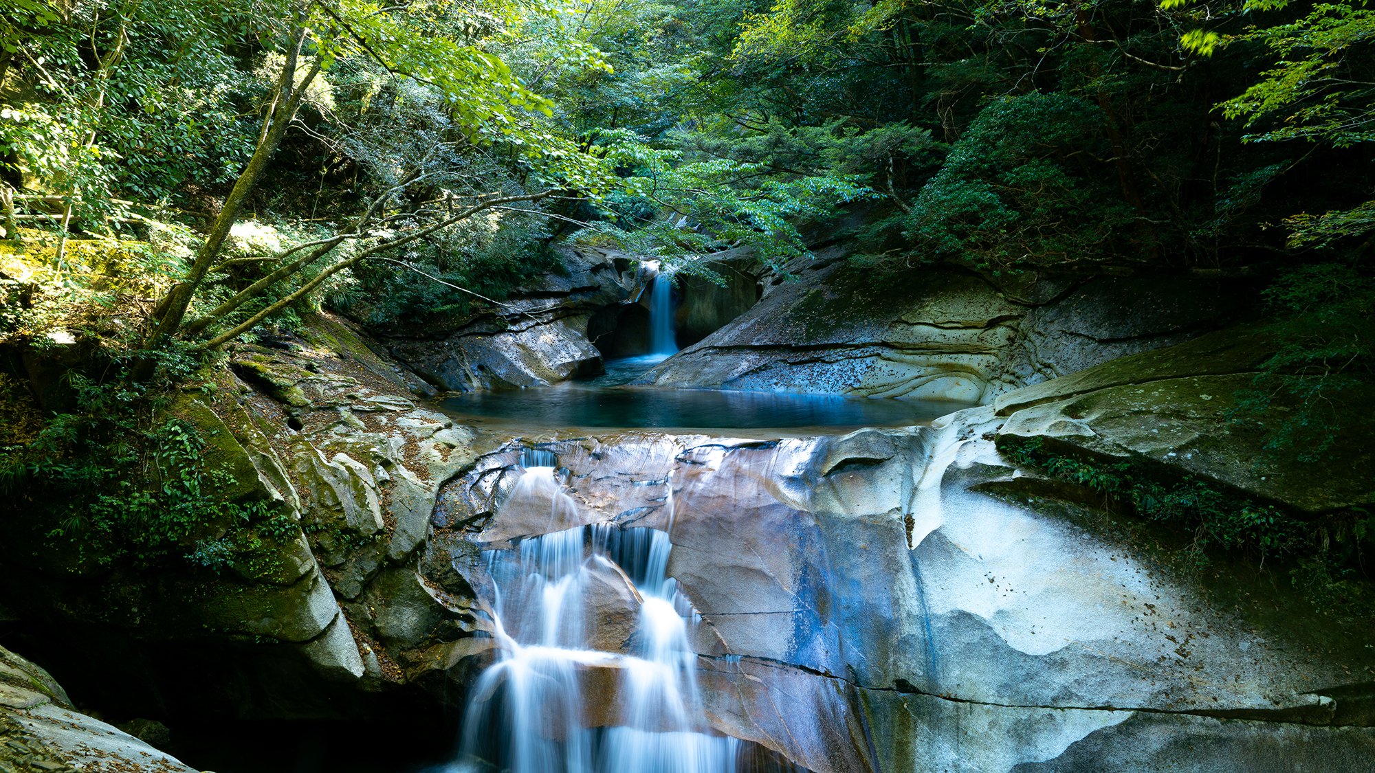 巨大な花崗岩の一枚岩・藤河内渓谷｜Hideo Takehara
