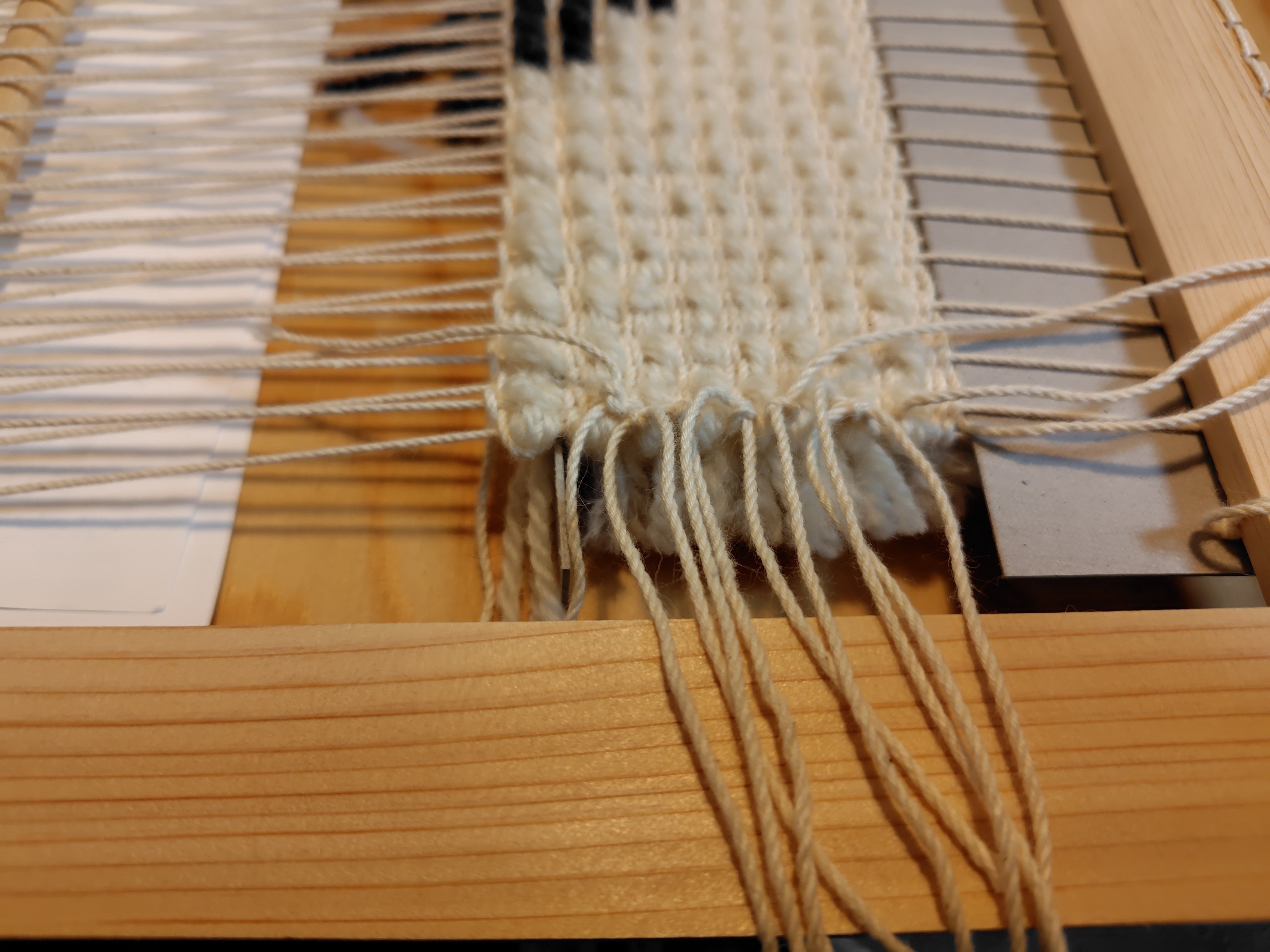 ノッティング織り/フェリシモ　 天然木の織り機 とウール糸のラグキット8セット ノッティング織り/フェリシモ 天然木の織り機 とウール糸の