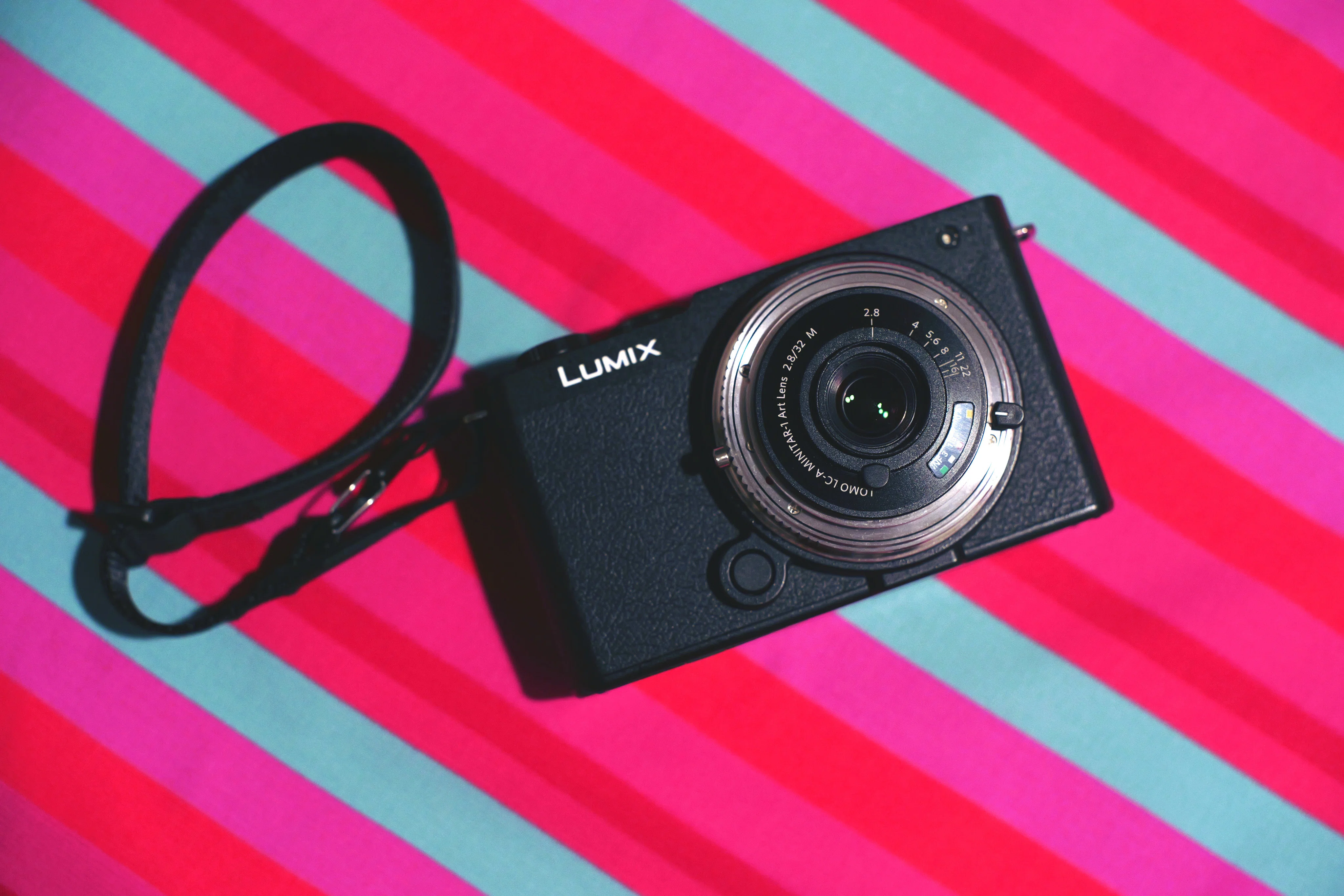 LUMIX S9でもストラップ選びでカスタマイズし放題に？｜Taro-san