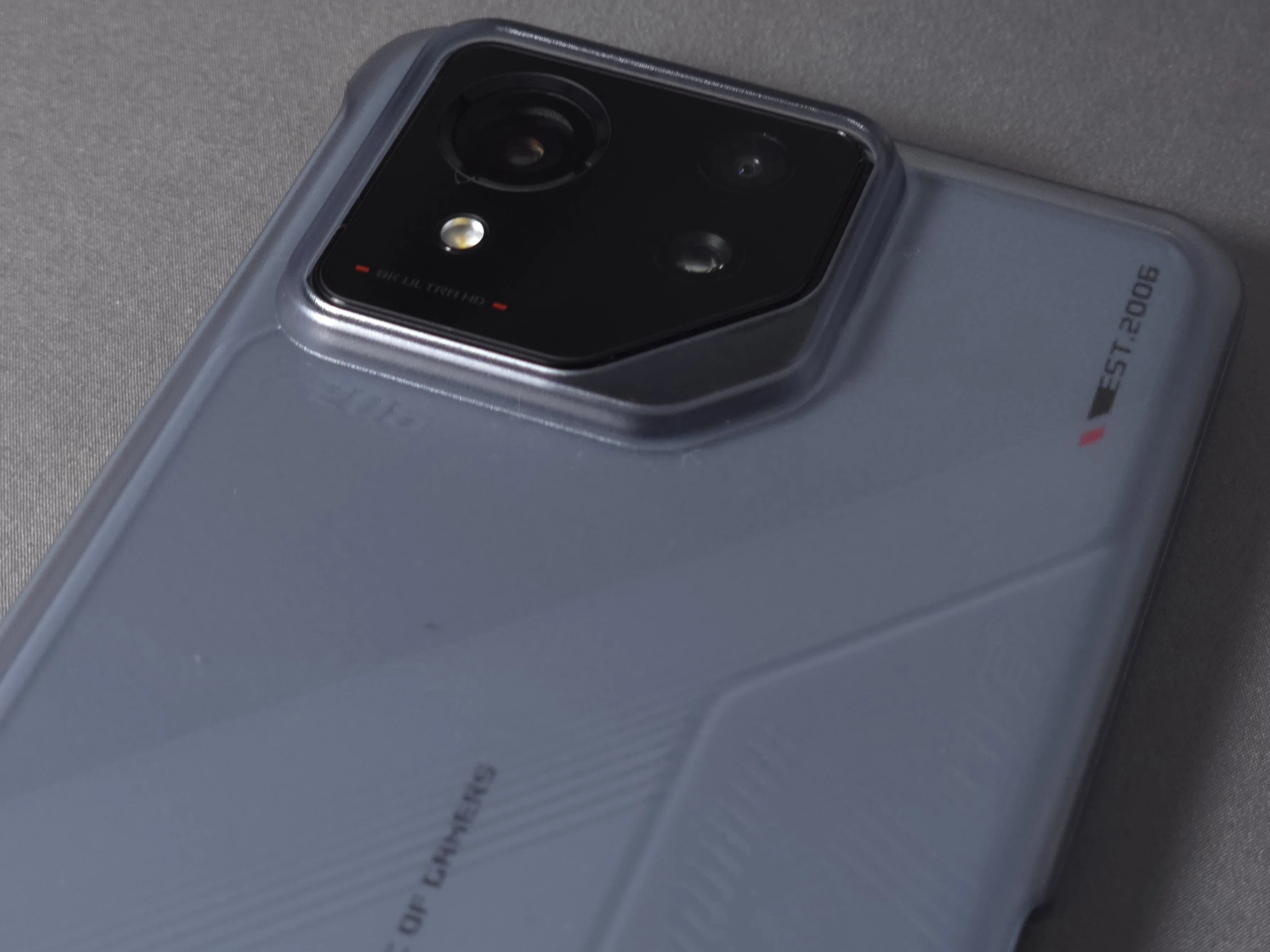 ROG Phone 8をレビュー|初めてのゲーミングスマホはカメラもけっこう