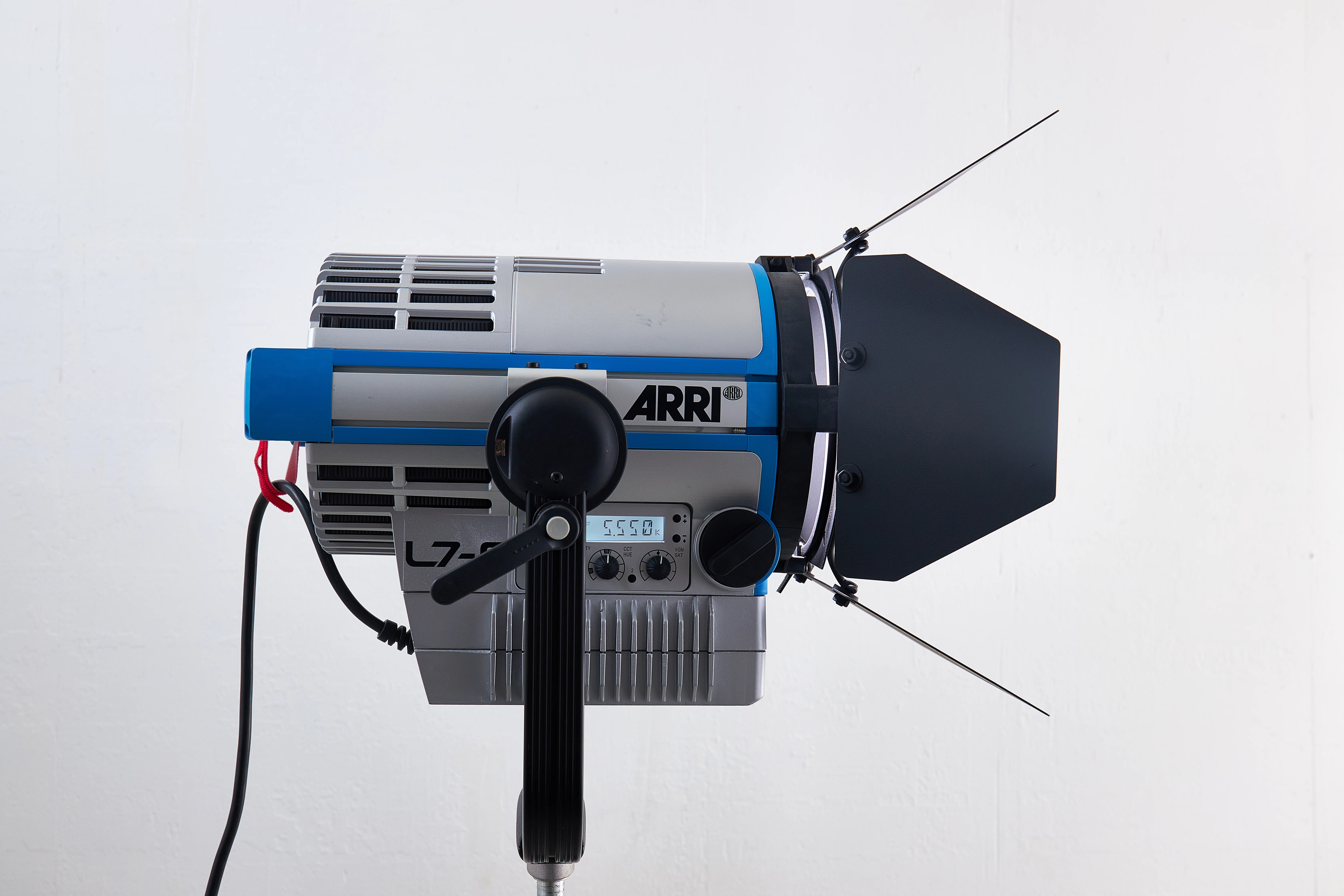 ARRI アリ 照明 L7-C 撮影機材 フレネルスポット ライト 購入して良かった機材】 照明：ARRI L7-C ｜HPC STUDIO
