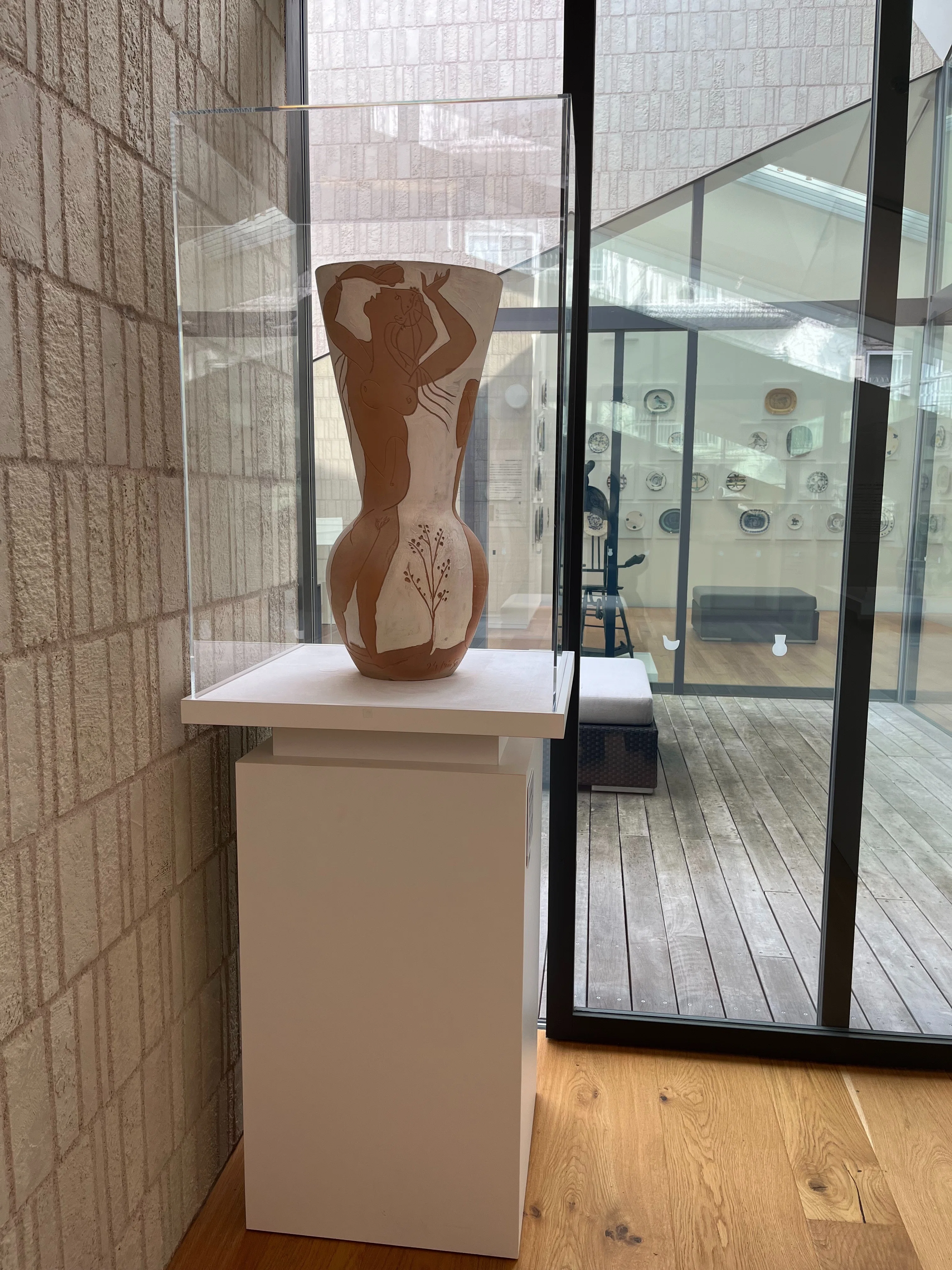 青山ピカソ ガラステーブル 青山ピカソ ガラステーブル – 青山美術館