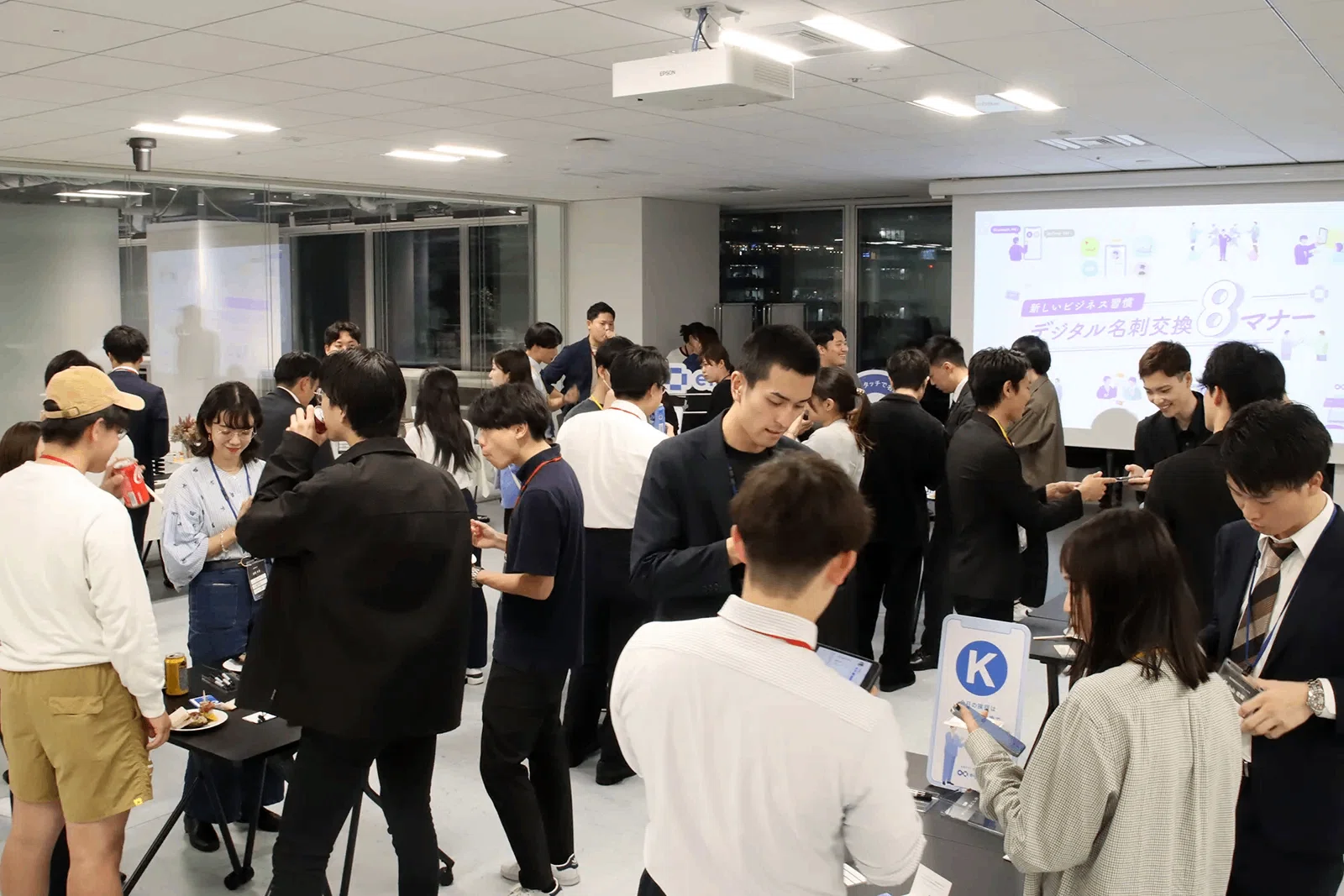 Super Junior ウニョク 名刺交換会 手渡し名刺 他 新入社員さん必見！基本のビジネスマナー講座〜名刺交換編〜 | ビー