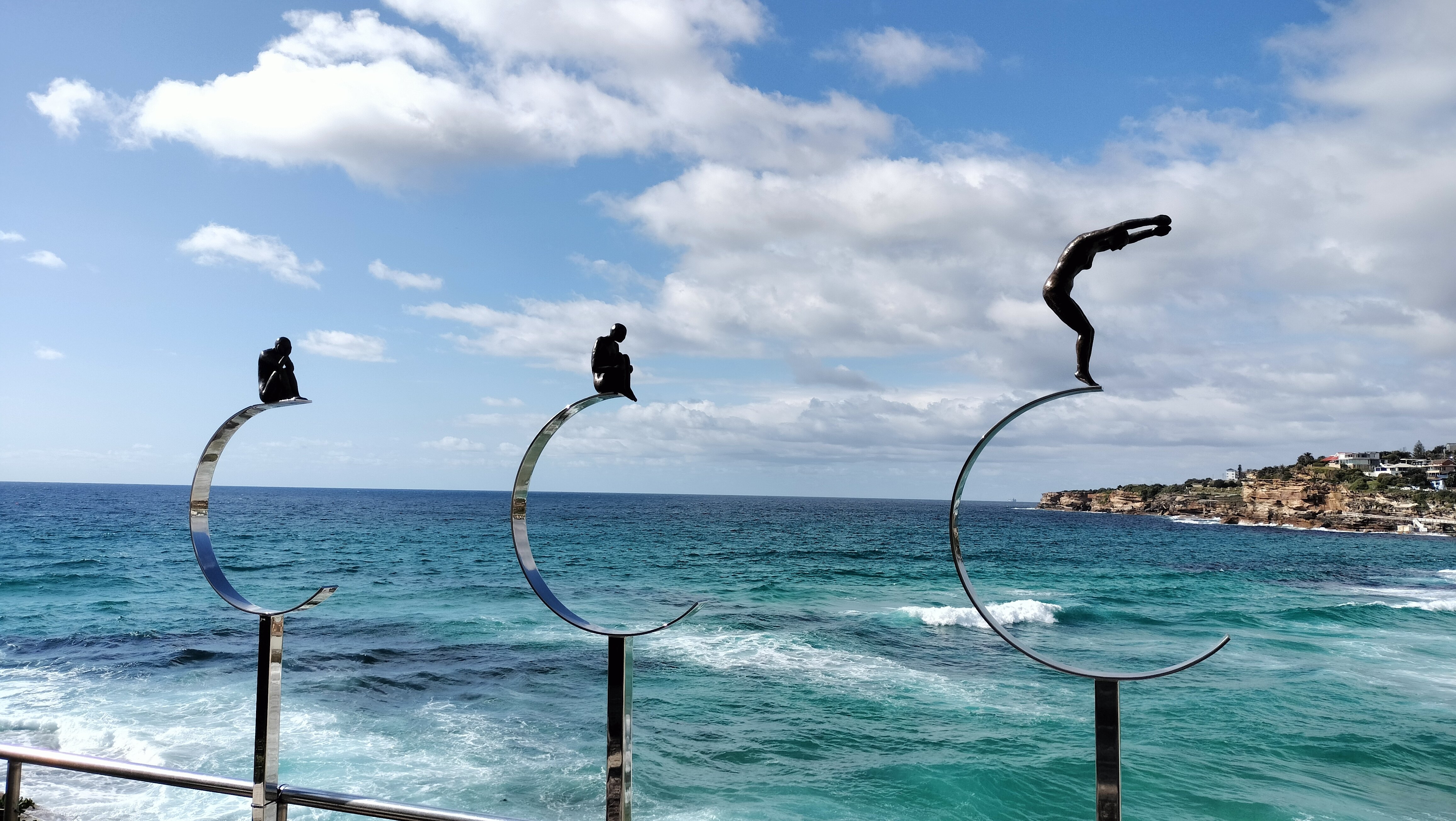 ボンダイビーチの野外彫刻展｜走るコンシェルジュ