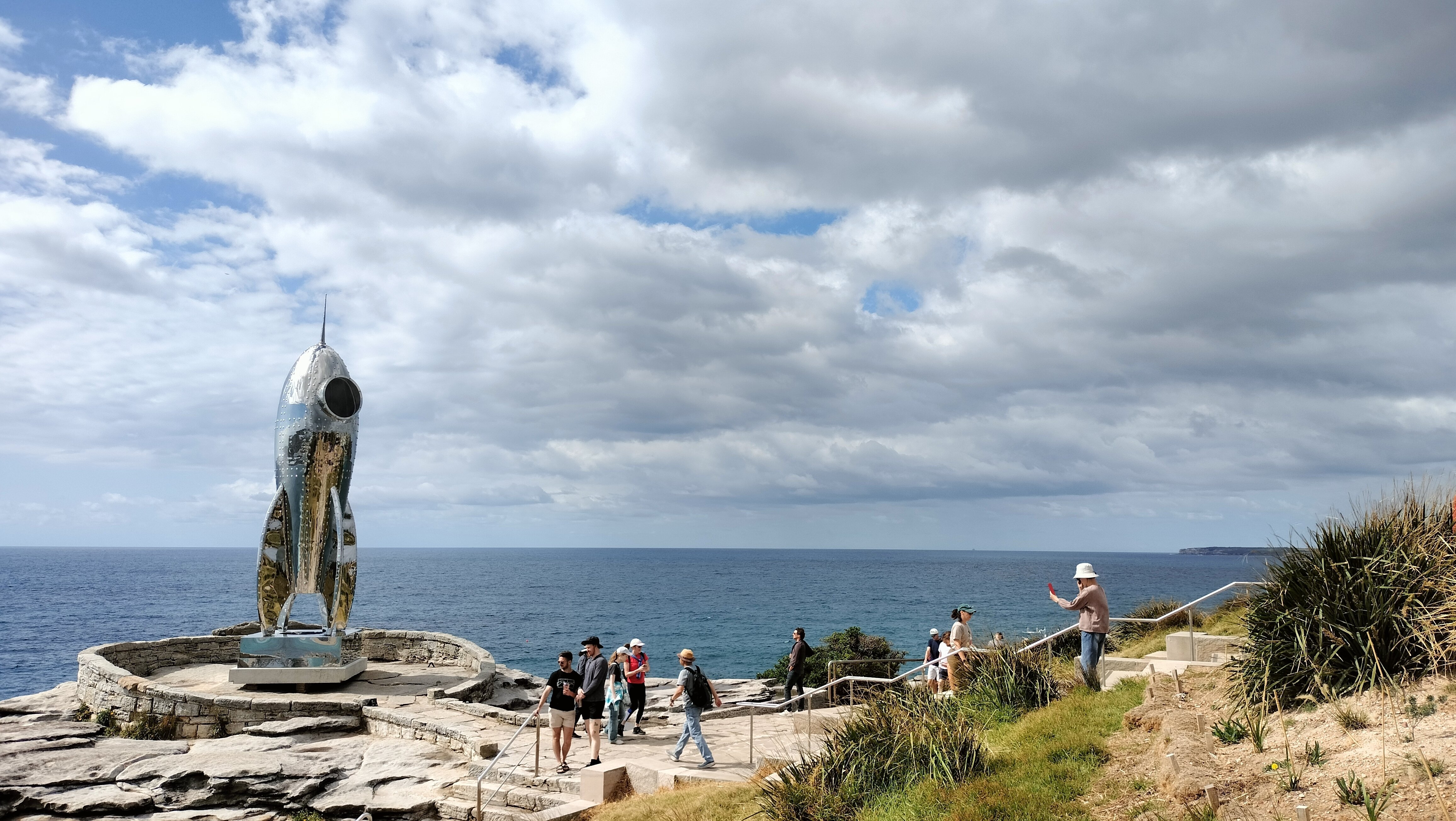 ボンダイビーチの野外彫刻展｜走るコンシェルジュ