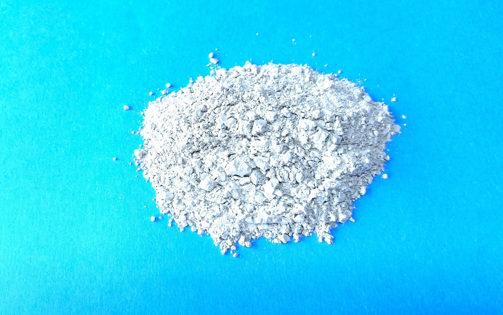 ベントナイト(bentonite)とは|K.ISHIHARA(カサネン工業株式会社)