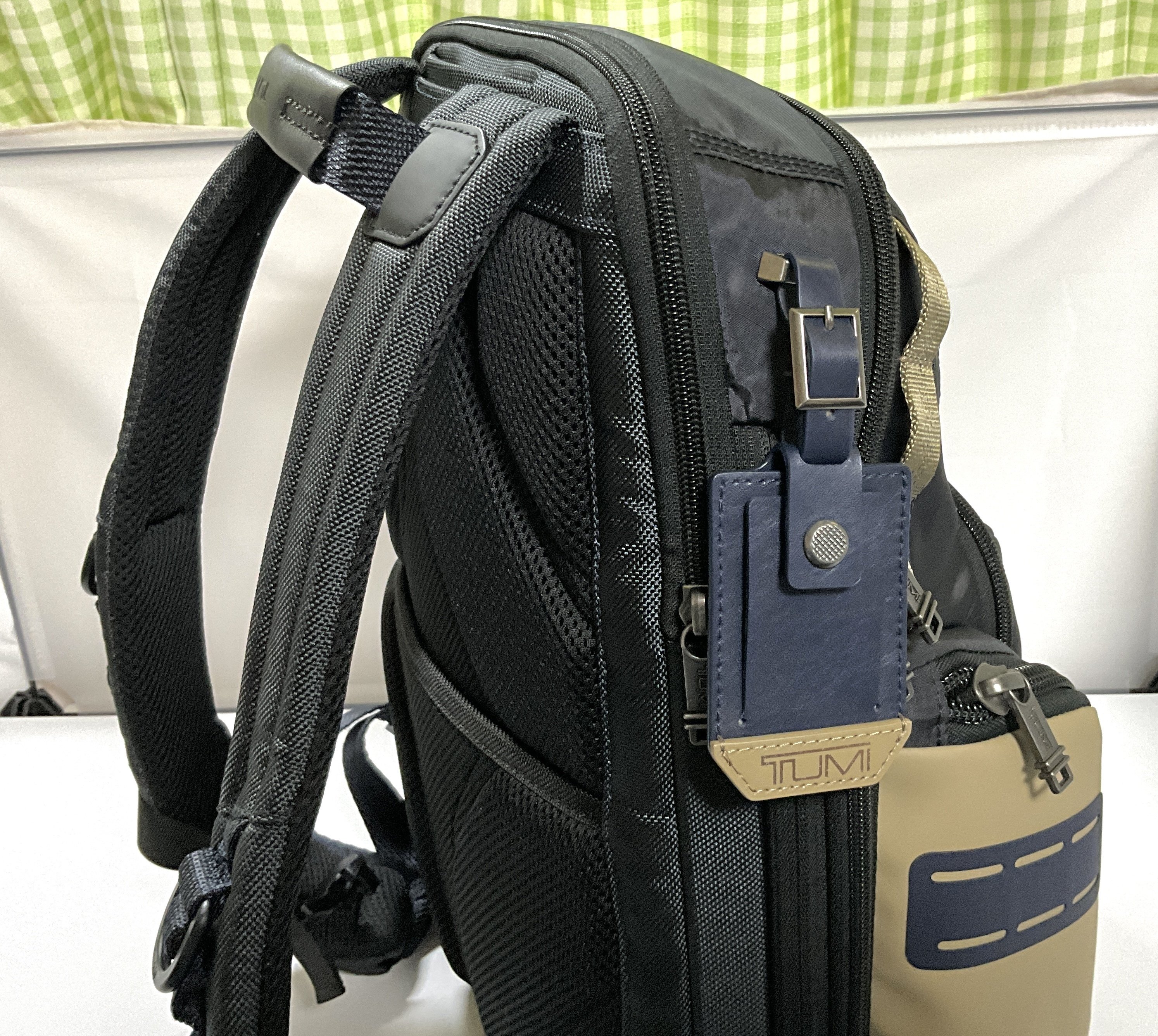tumi出品です 検証】 TUMIの「ALPHA BRAVO ナヴィゲーション」の偽物？を写真