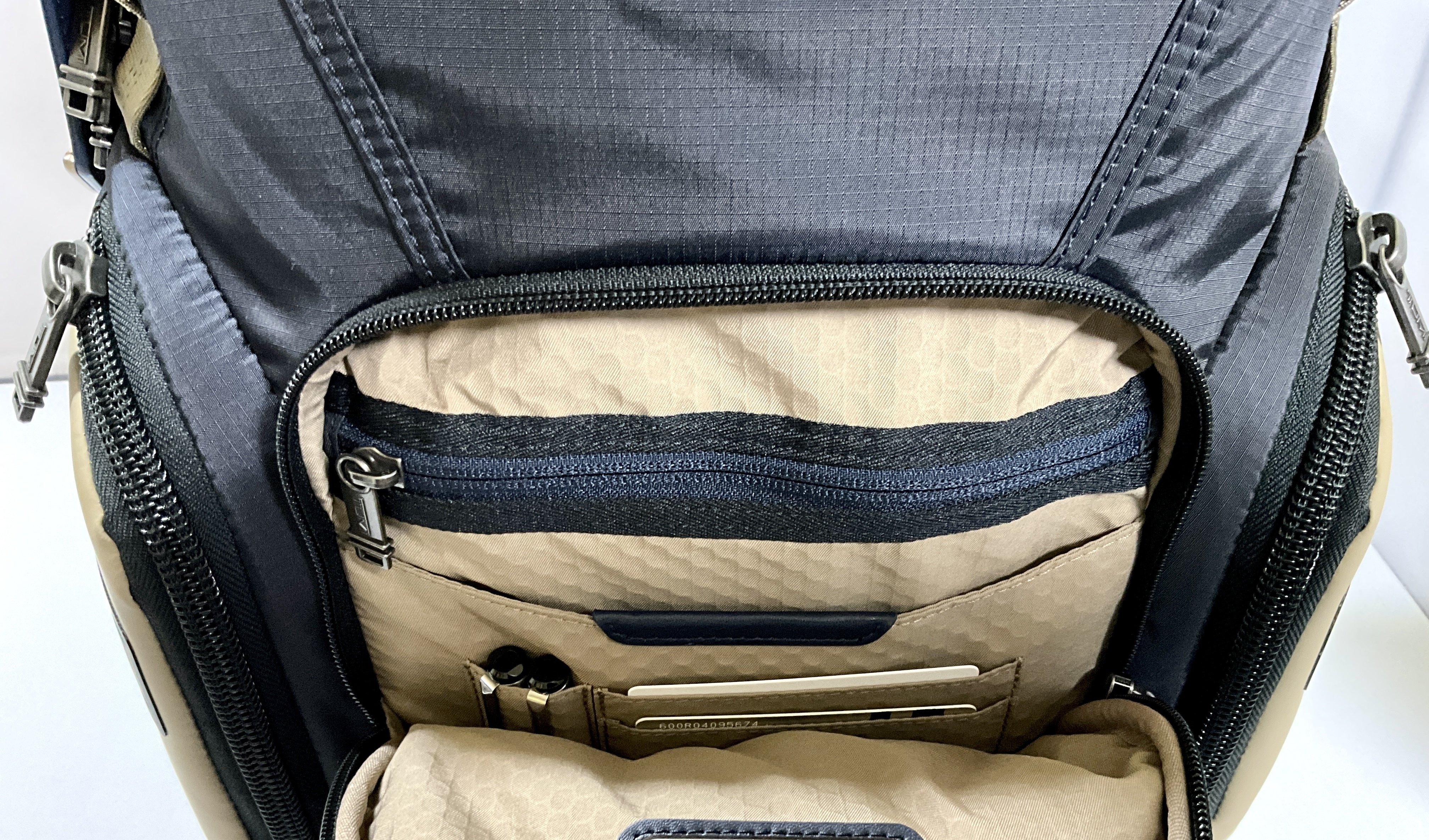 検証】 TUMIの「ALPHA BRAVO ナヴィゲーション」の偽物？を写真から