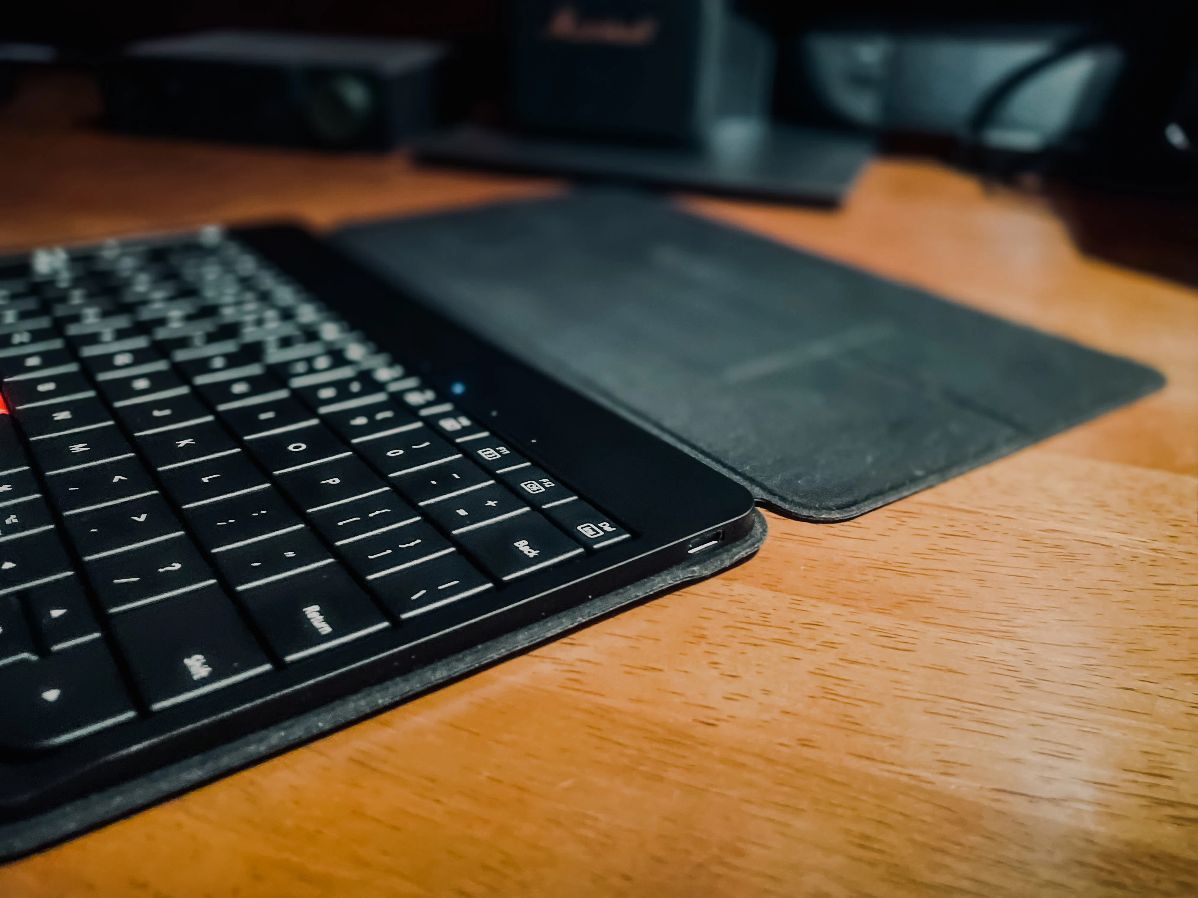 mokibo fusionキーボード】 「iPad」シリーズにも最適な、持ち運びの