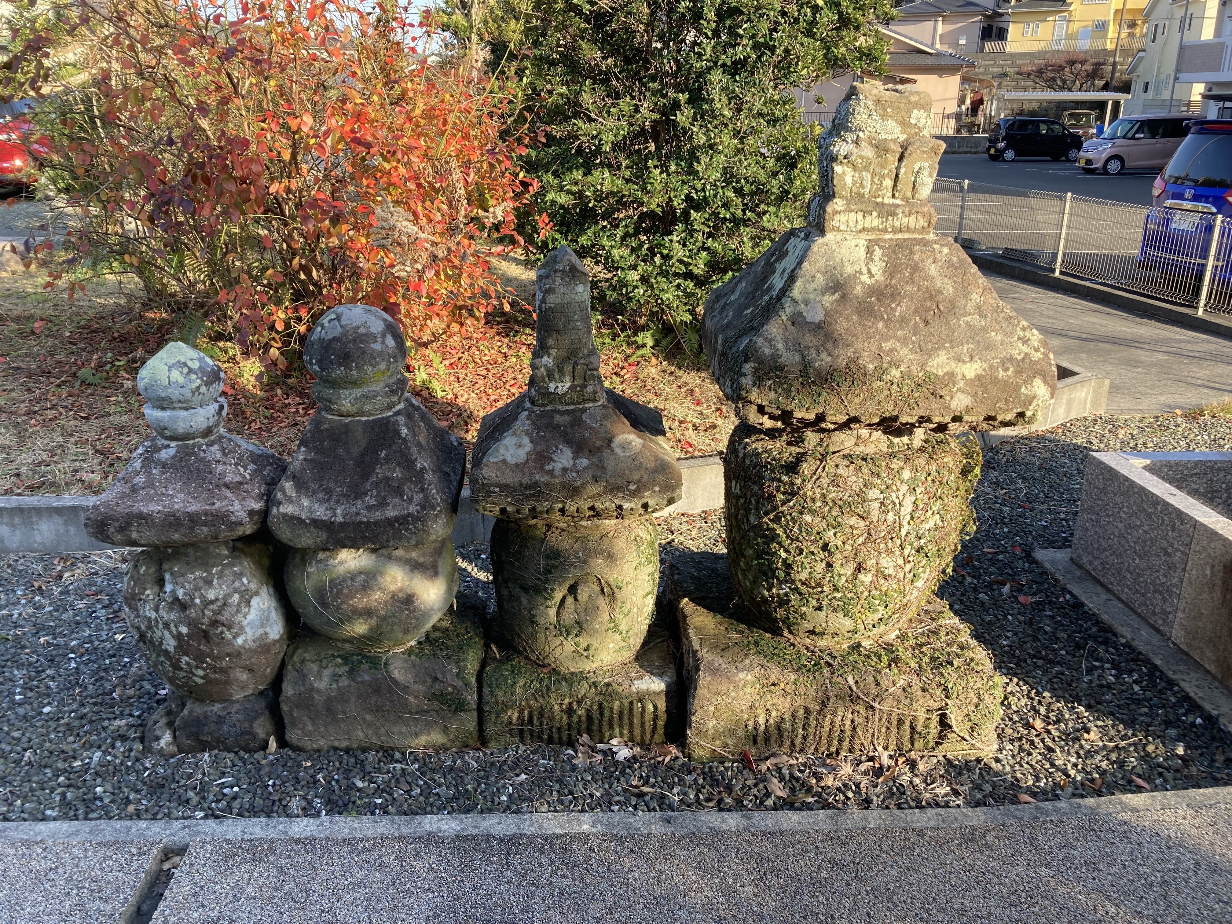 薩摩平氏を訪ねて 9 】薩摩六郎忠直一族の宝塔（薩摩川内市）｜マロン