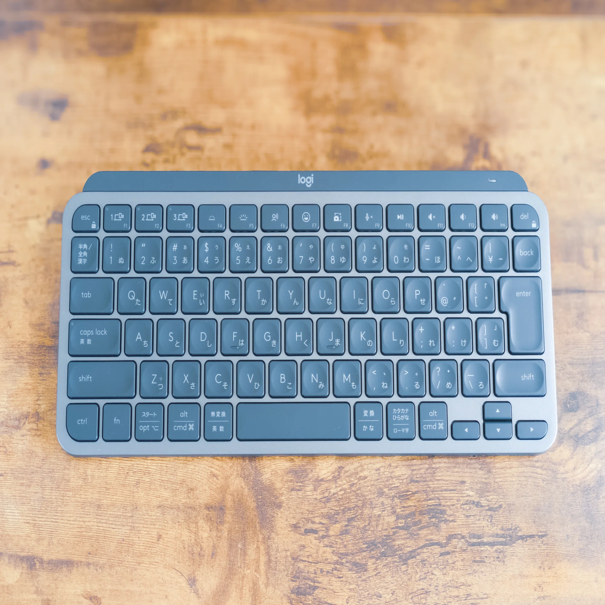 ガジェットレビュー】極薄でスタイリッシュなミニマリストキーボード 