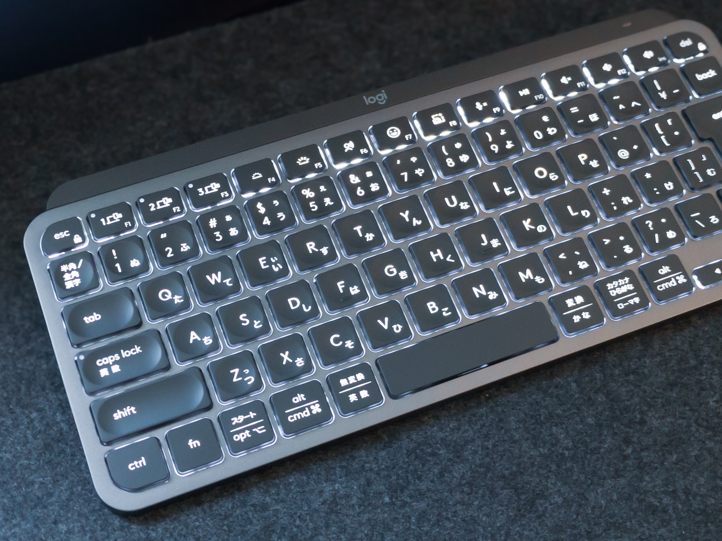 ガジェットレビュー】極薄でスタイリッシュなミニマリストキーボード