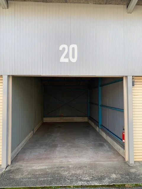 満室中】希少！シャッター付きガレージ物件！高槻市下田部町で発見