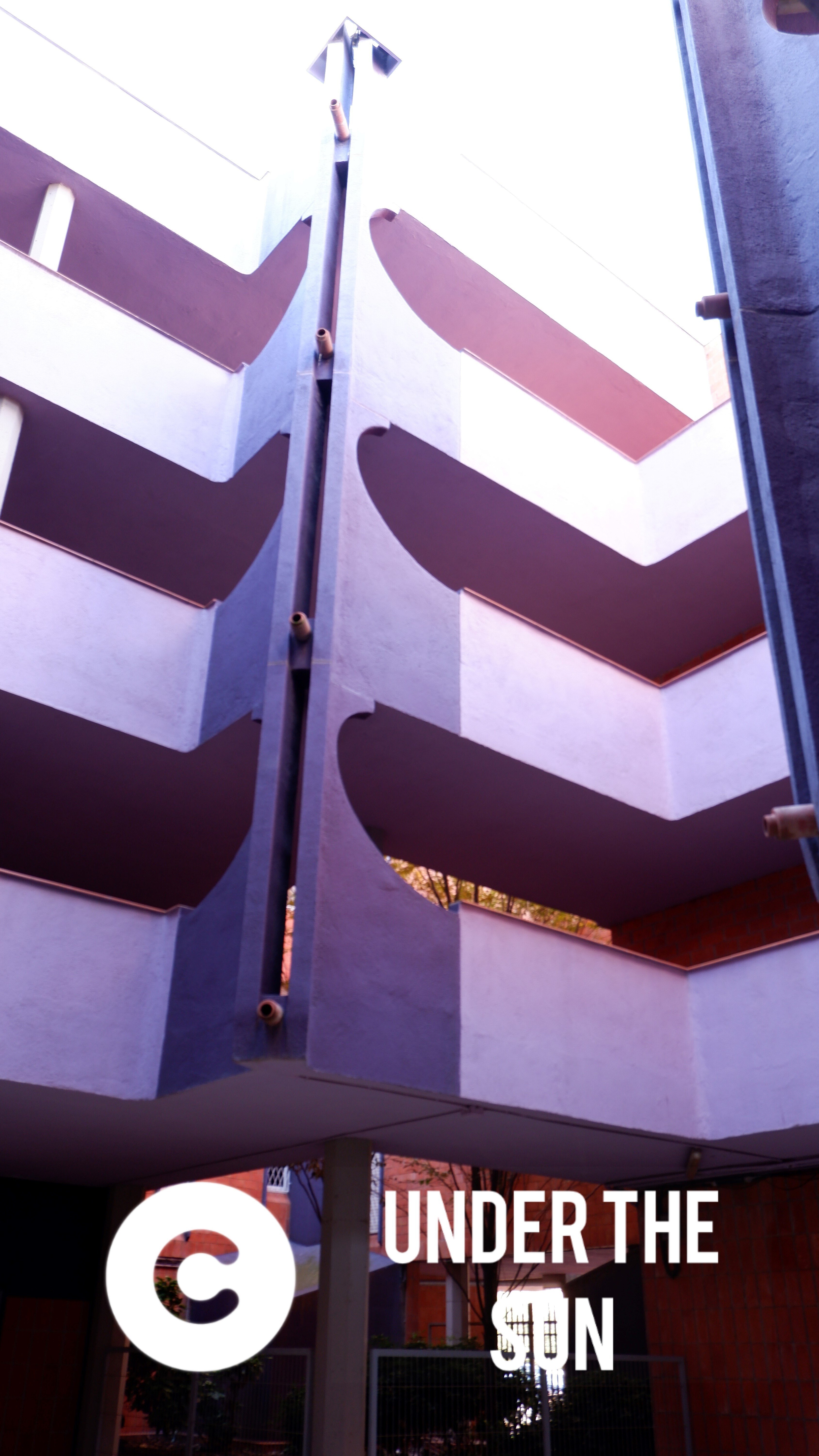 数々のMVに登場、リカルド・ボフィルの昭和レトロで奇抜な建築