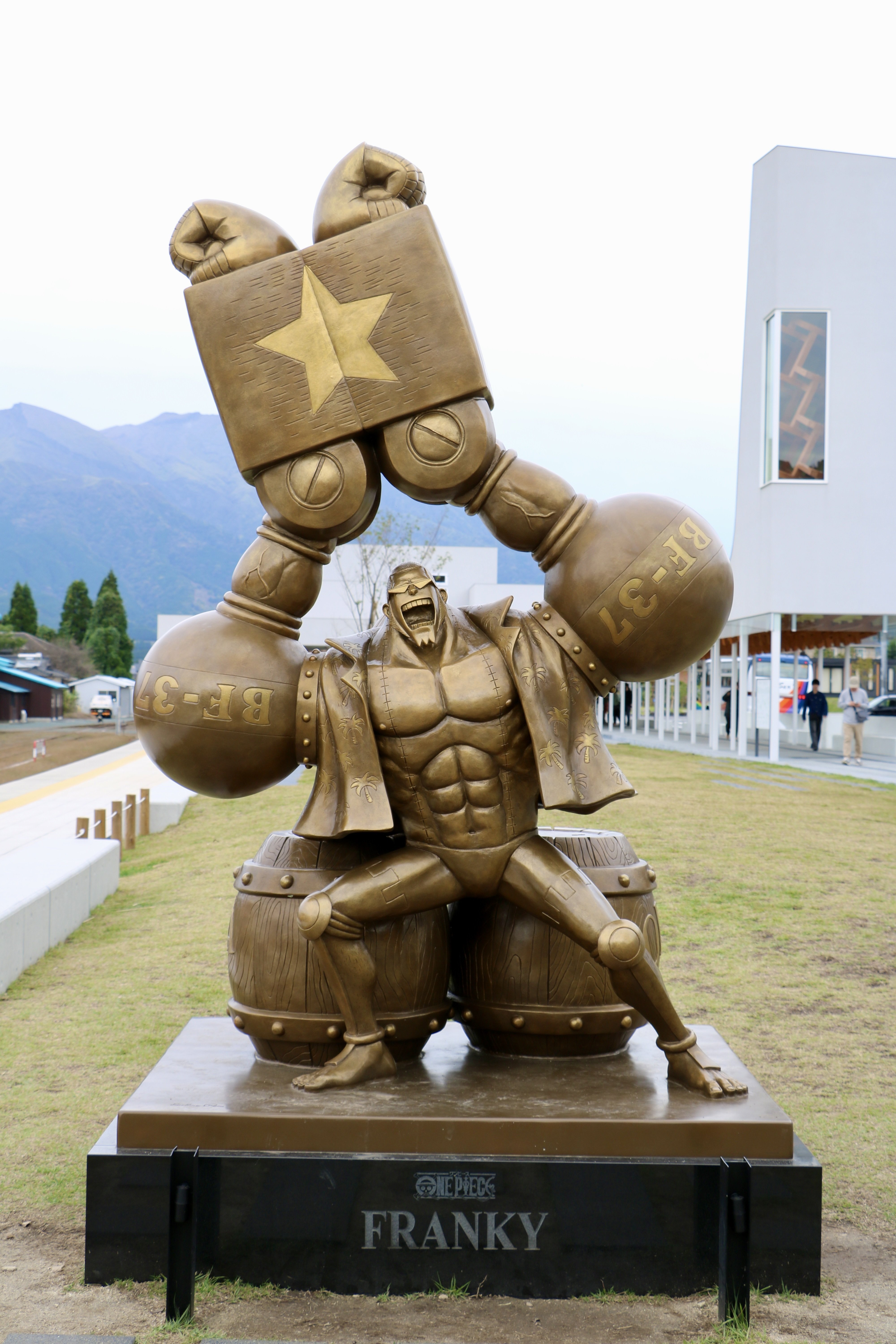 ワンピース像スタンプラリー｜鉄観音重工