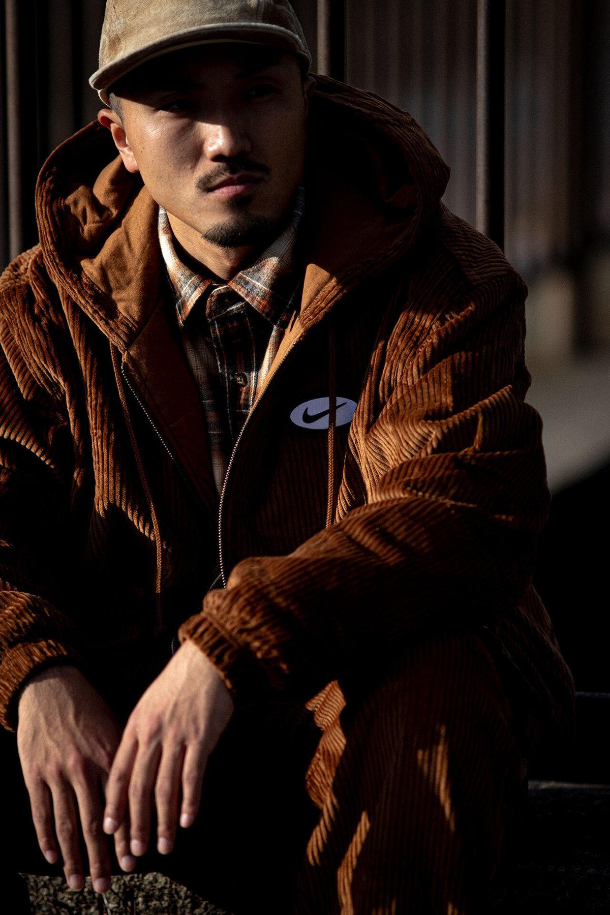 秋の光には、NIKE SBのコーデュロイの服。｜HI5 