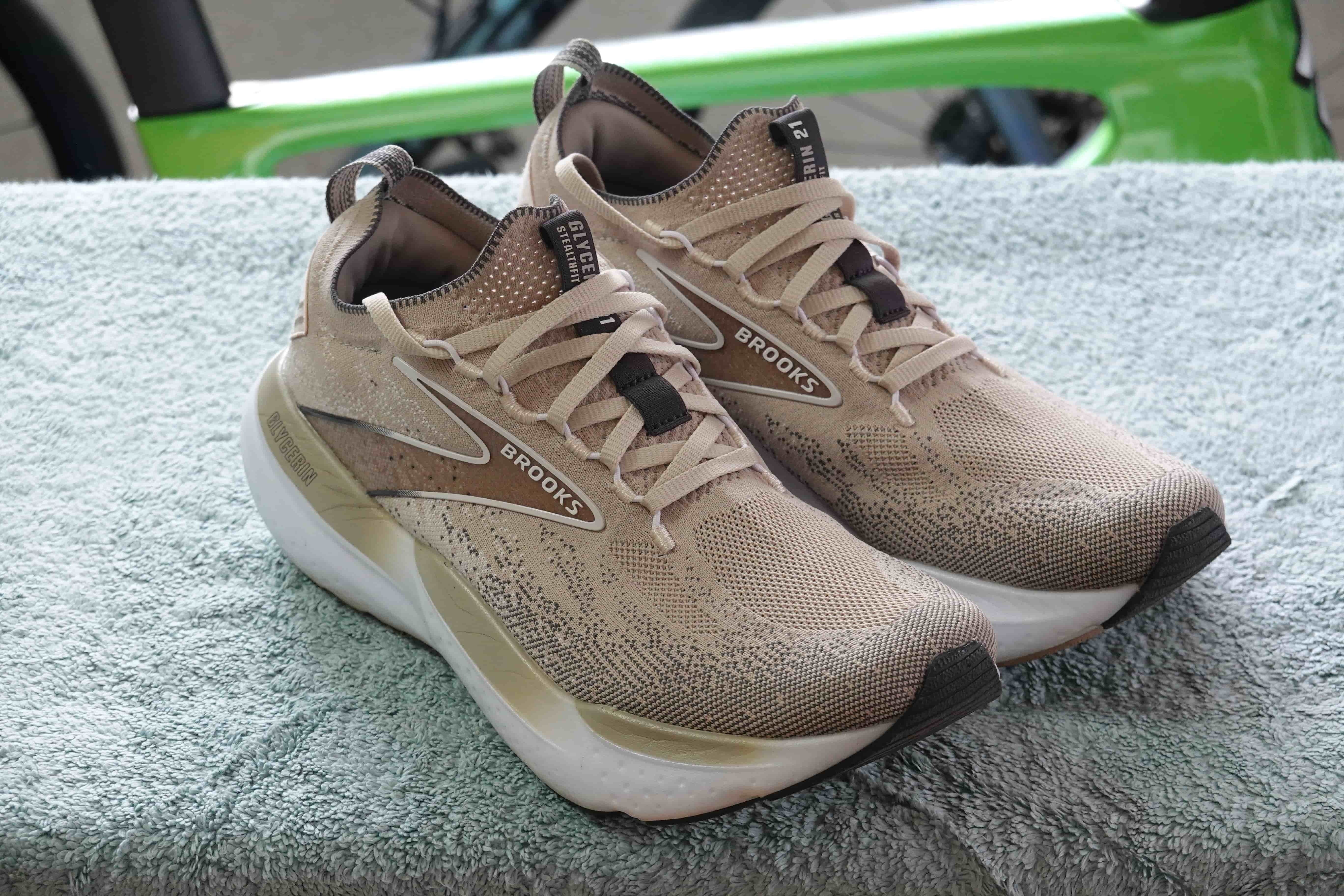 シューズレビュー】ブルックス グリセリンステルスフィット21｜K-TARO