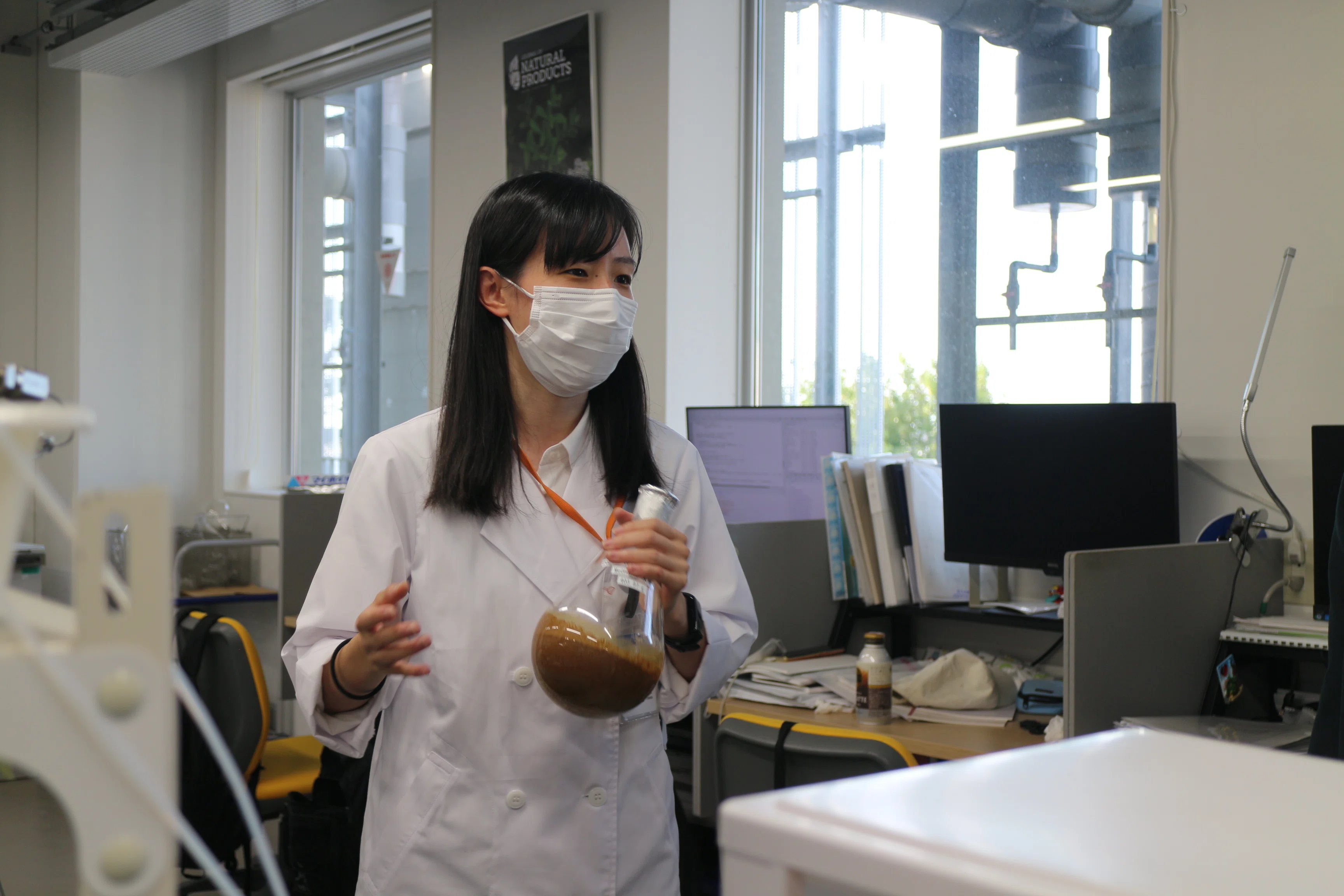 身近な自然が薬に？生薬学教室の研究現場を探る – 東邦大学薬学部