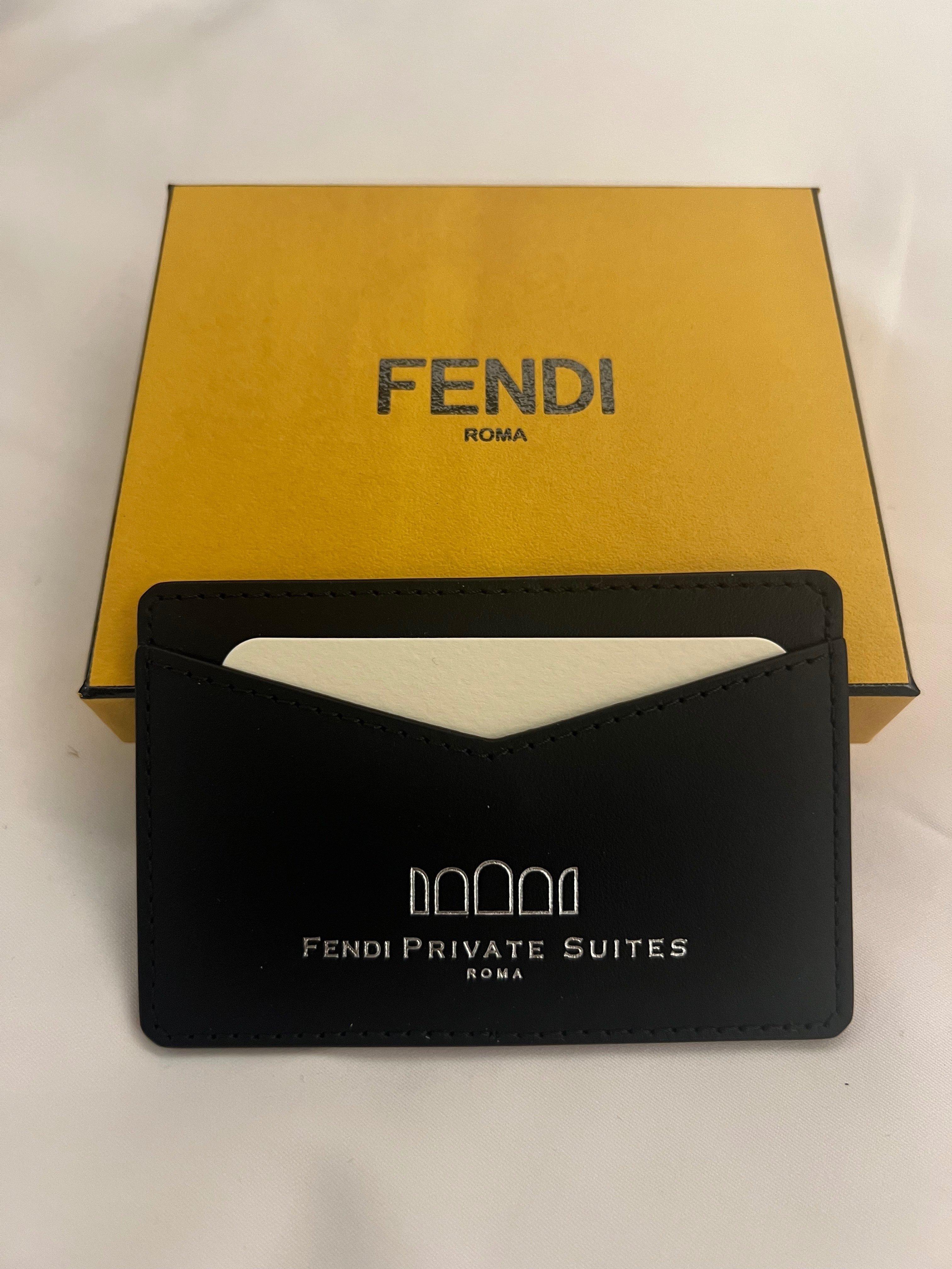FENDI ノートセット 4冊入り FENDI ノートセット 4冊入り 控えめな表現