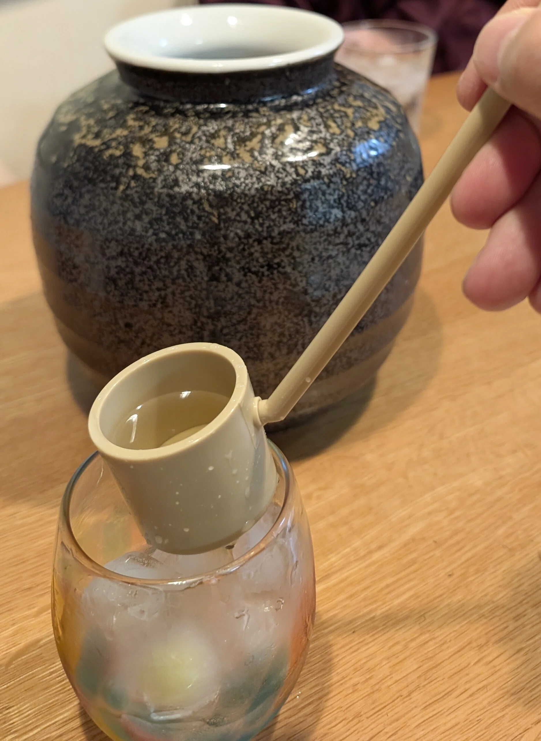 甕壷（かめつぼ）入り米焼酎で晩酌｜HAYA
