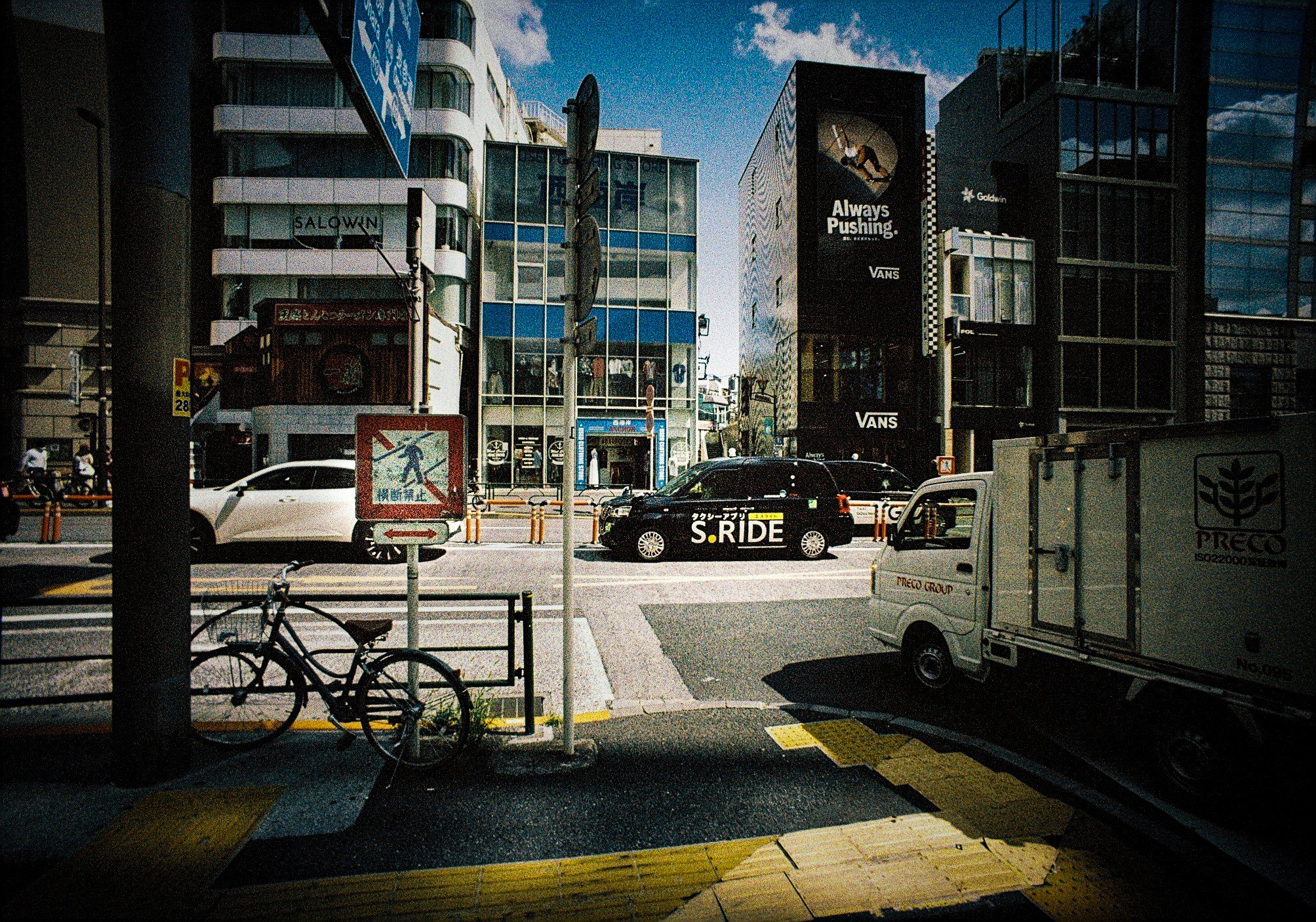 フィルム】lomography 「lomochrome color'92 Sun-kissed」｜mak.takano