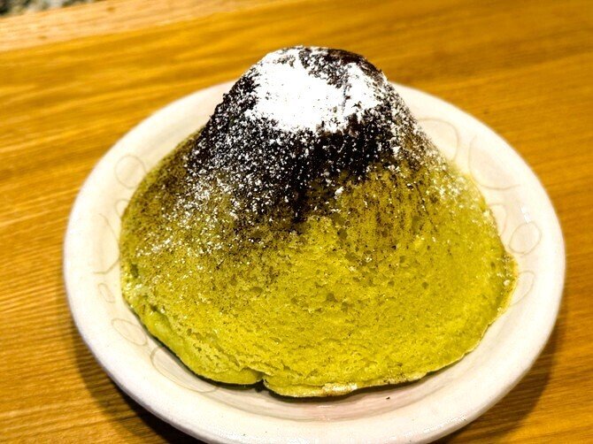 富士山五合目からの景色を満喫しつつ、大人気お土産「富士山めろんぱん