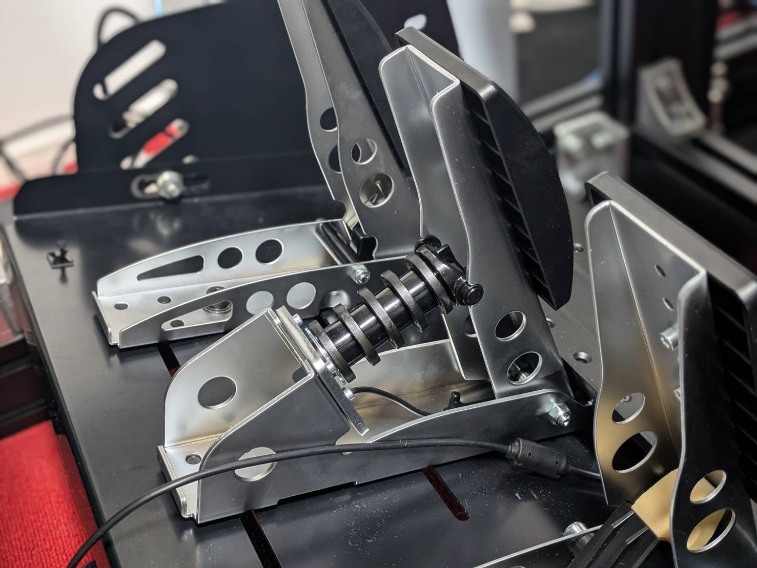 GT7で使うならどっち？FANATEC CSL Pedals vs CSL Elite Pedals