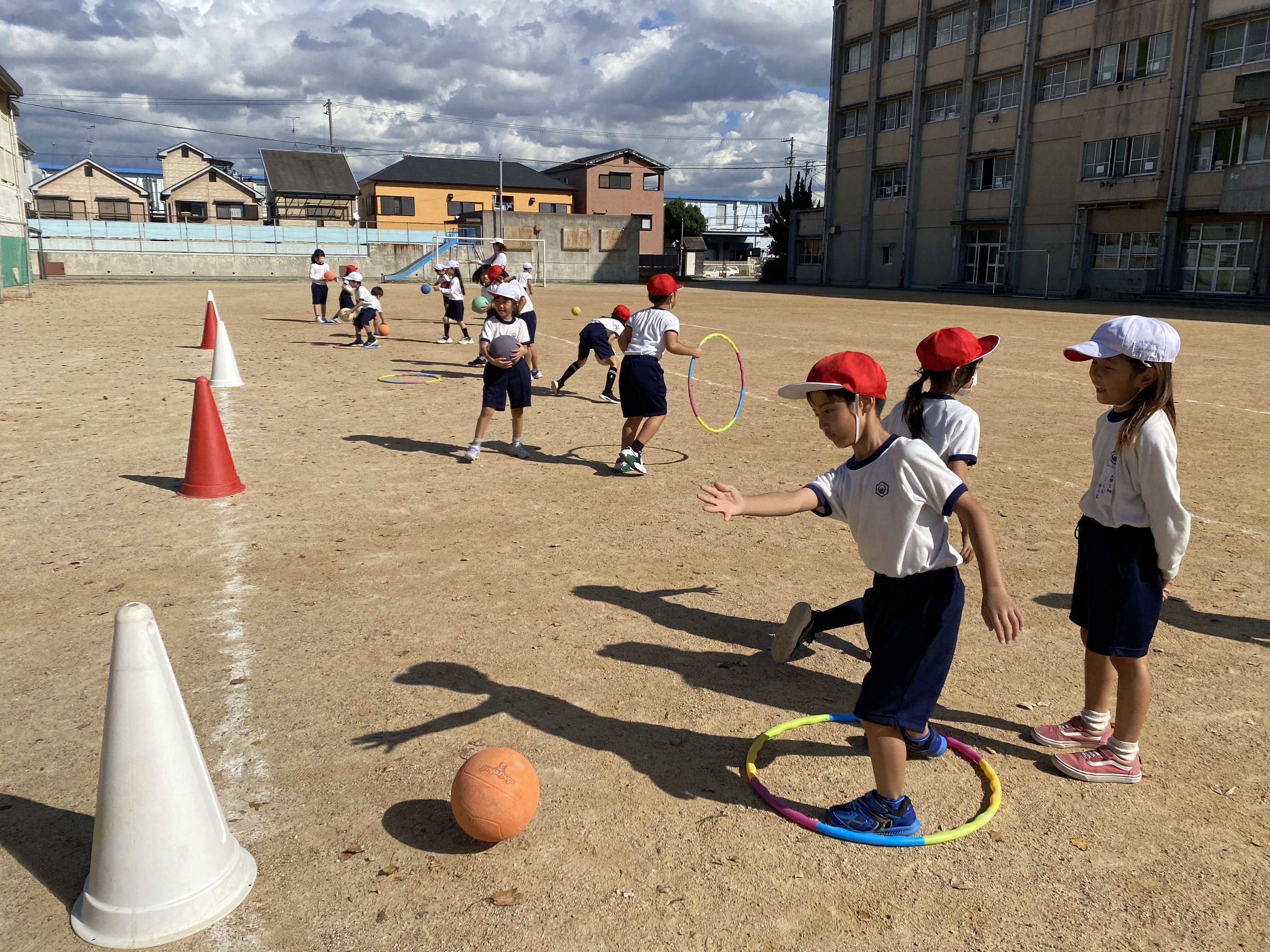 2年生 体育 ボール運動｜泉大津市立楠小学校
