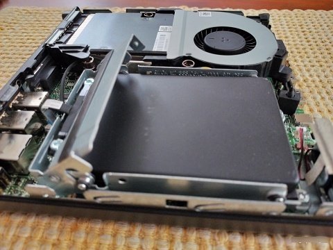 67】中古PCをまたまた購入 ー 小型で薄いミニPCにLinuxを