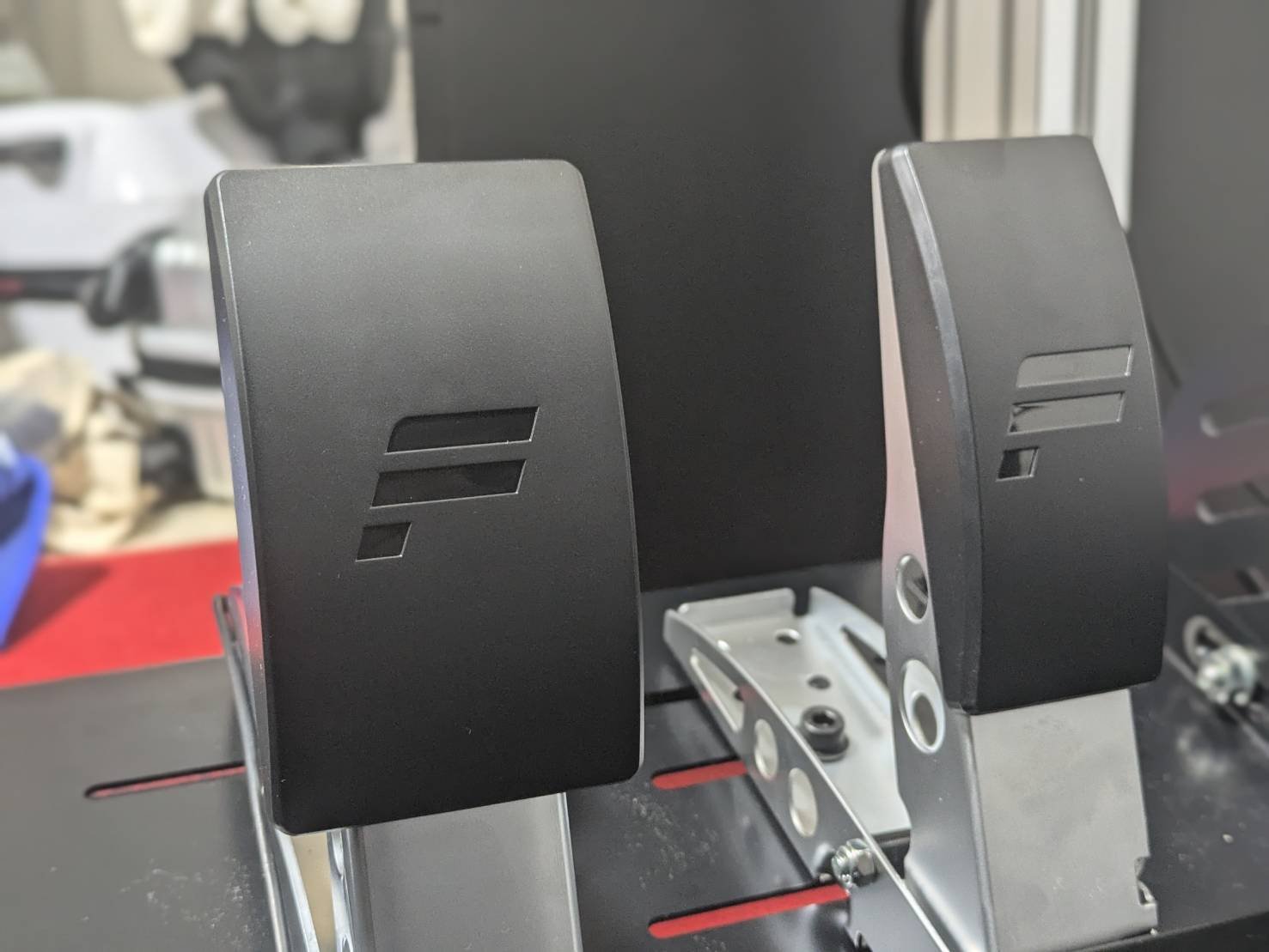GT7で使うならどっち？FANATEC CSL Pedals vs CSL Elite Pedals