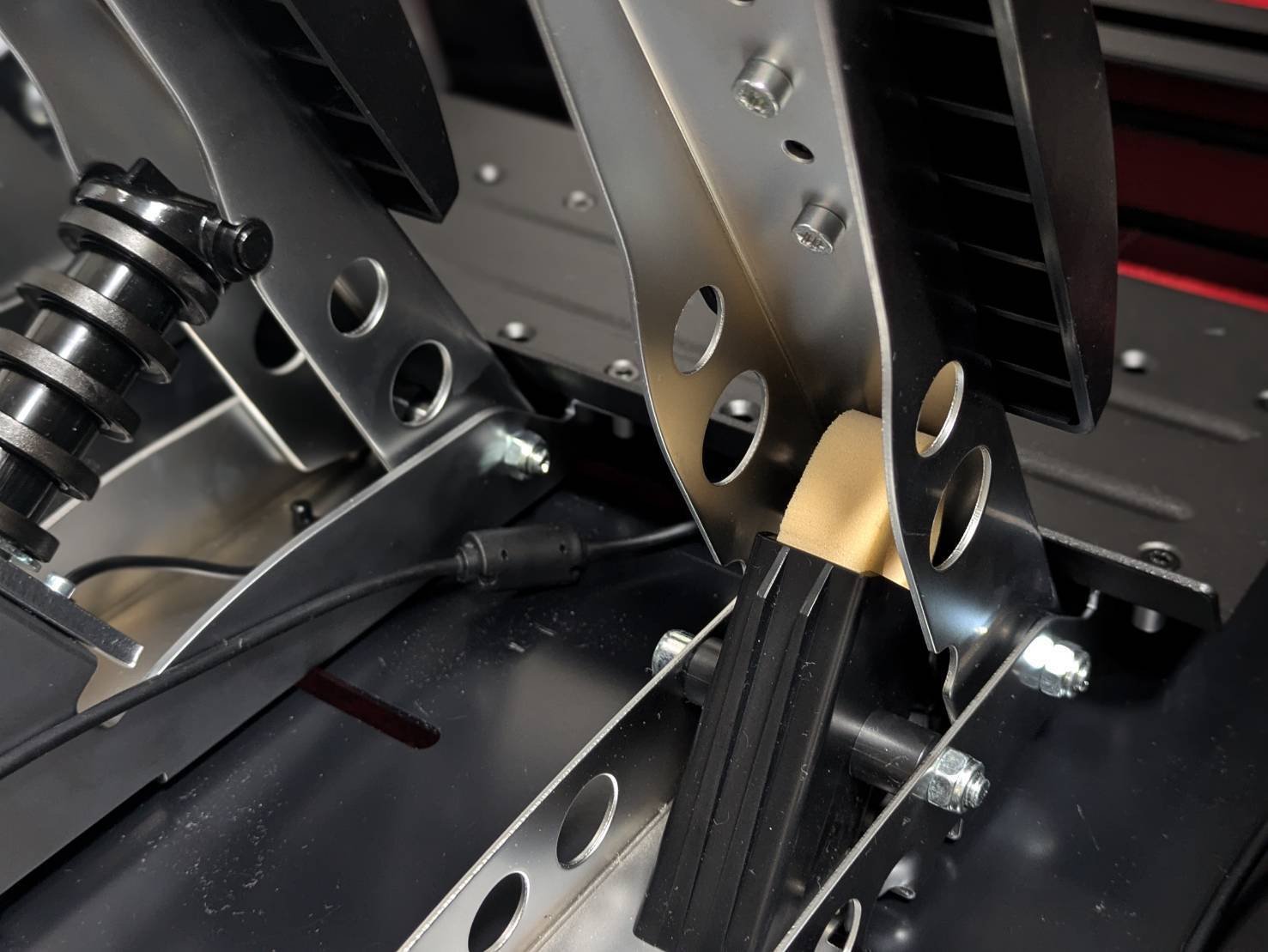 GT7で使うならどっち？FANATEC CSL Pedals vs CSL Elite Pedals